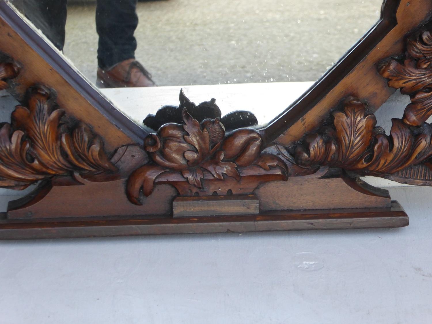 Schwer geschnitzter Spiegel aus dem 19. Jahrhundert im Angebot 2