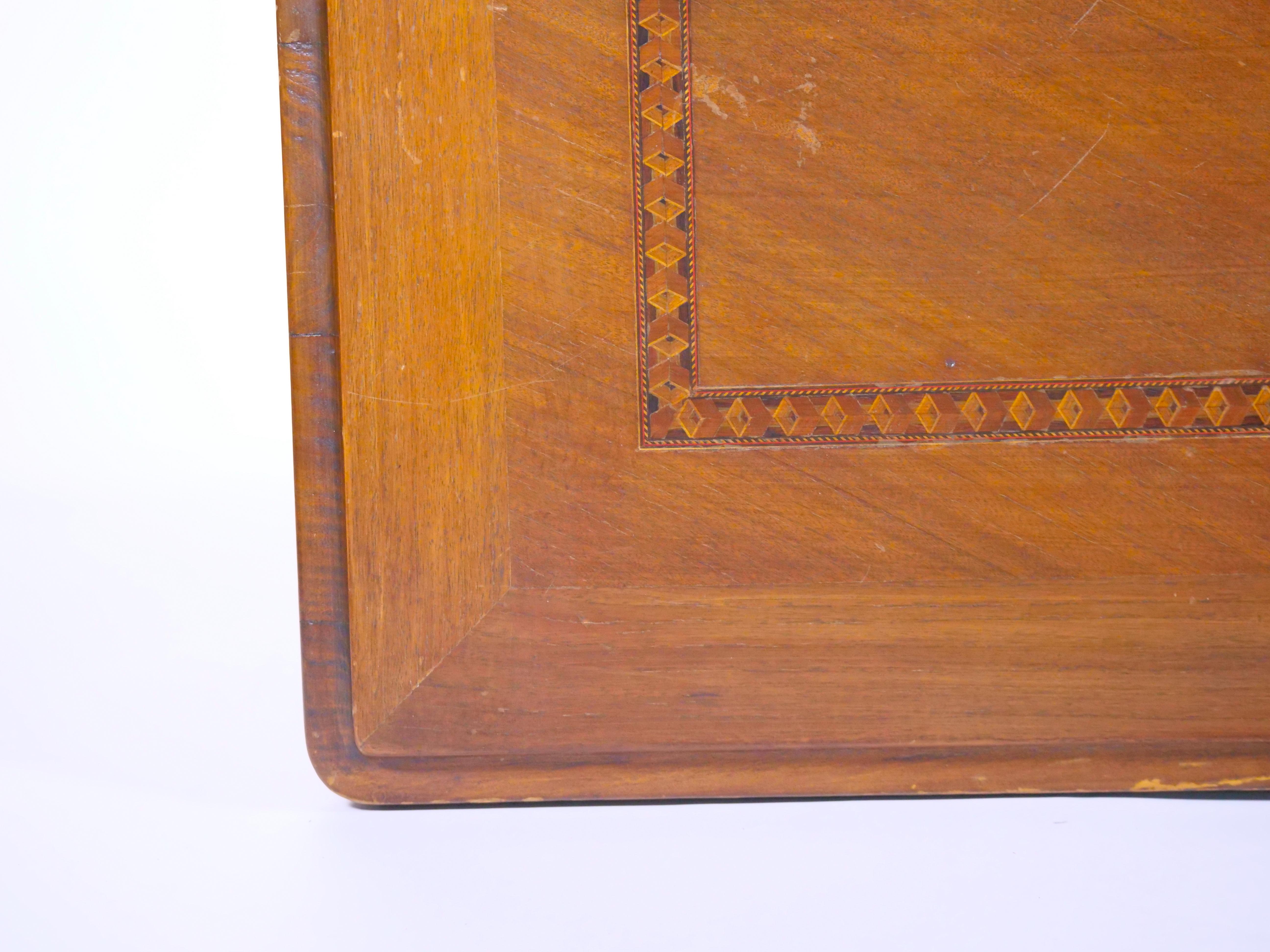 Console / Table centrale du 19e siècle à plateau en marqueterie lourdement sculptée à la main en vente 4