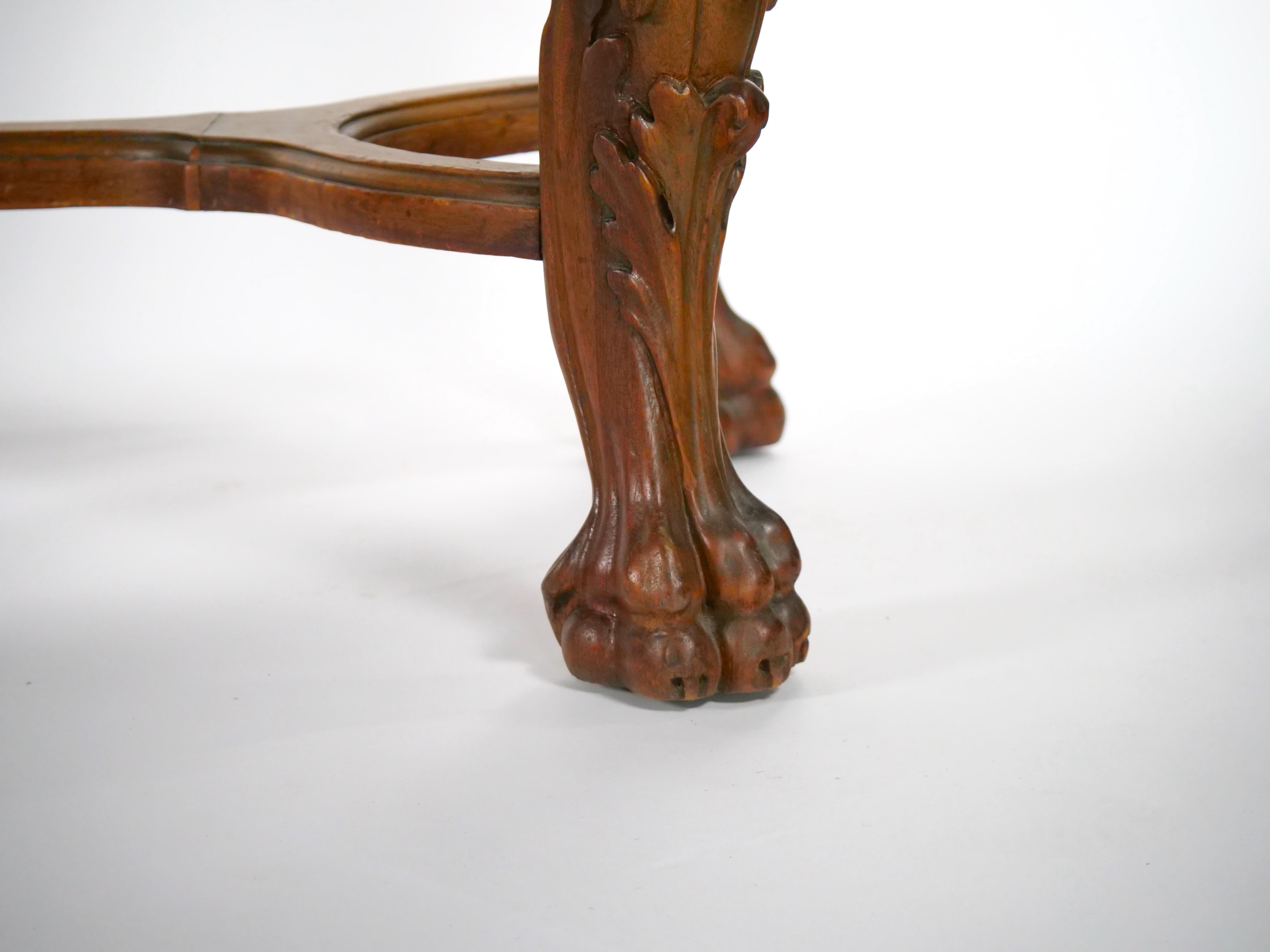 Console / Table centrale du 19e siècle à plateau en marqueterie lourdement sculptée à la main en vente 2