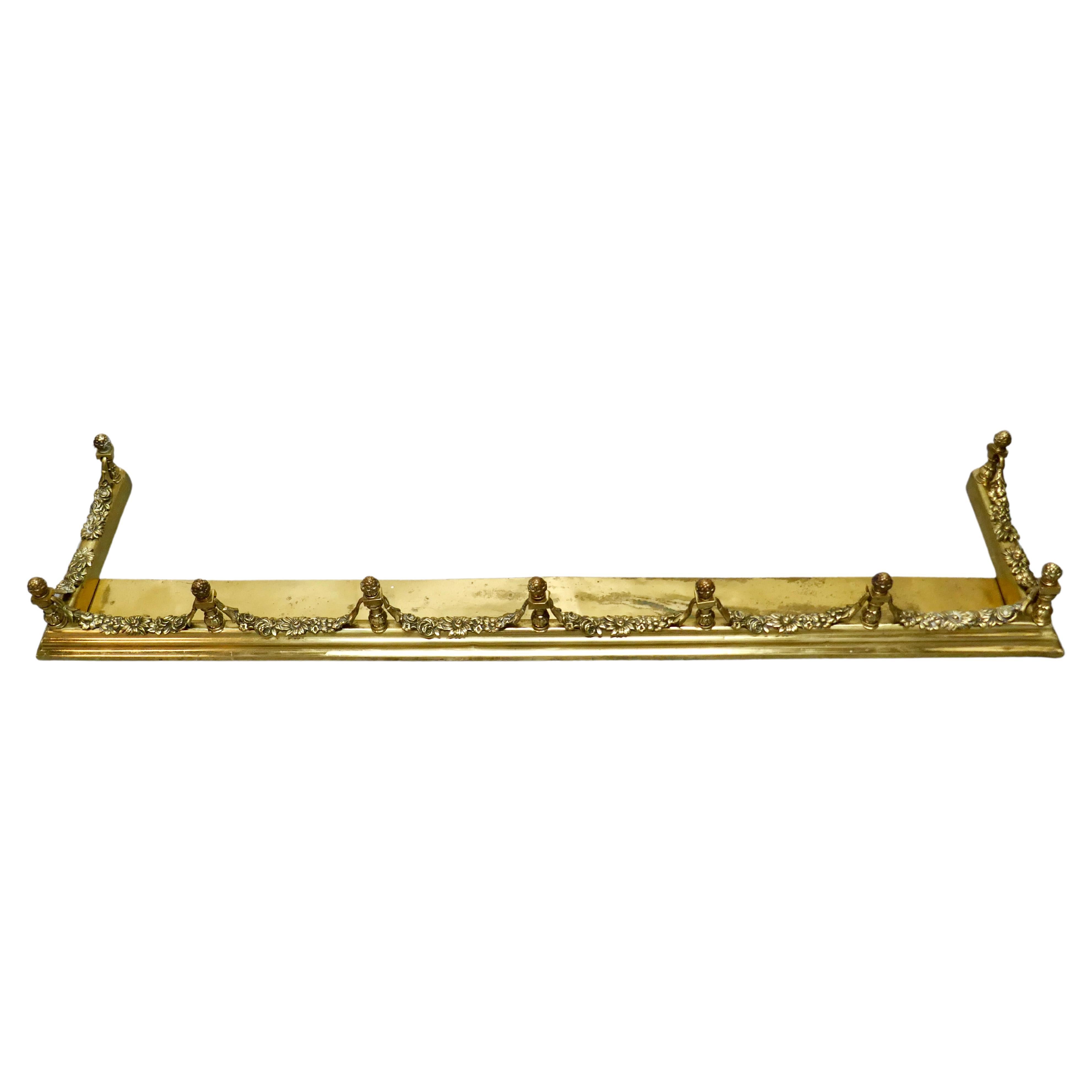 19th Century Heavy Brass Fender with Brass Garlands  This is superb quality   For Sale
