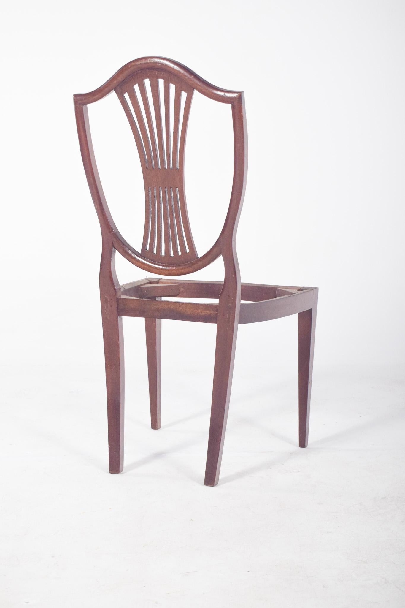 Silla Hepplewhite del siglo XIX sin asiento en venta 1