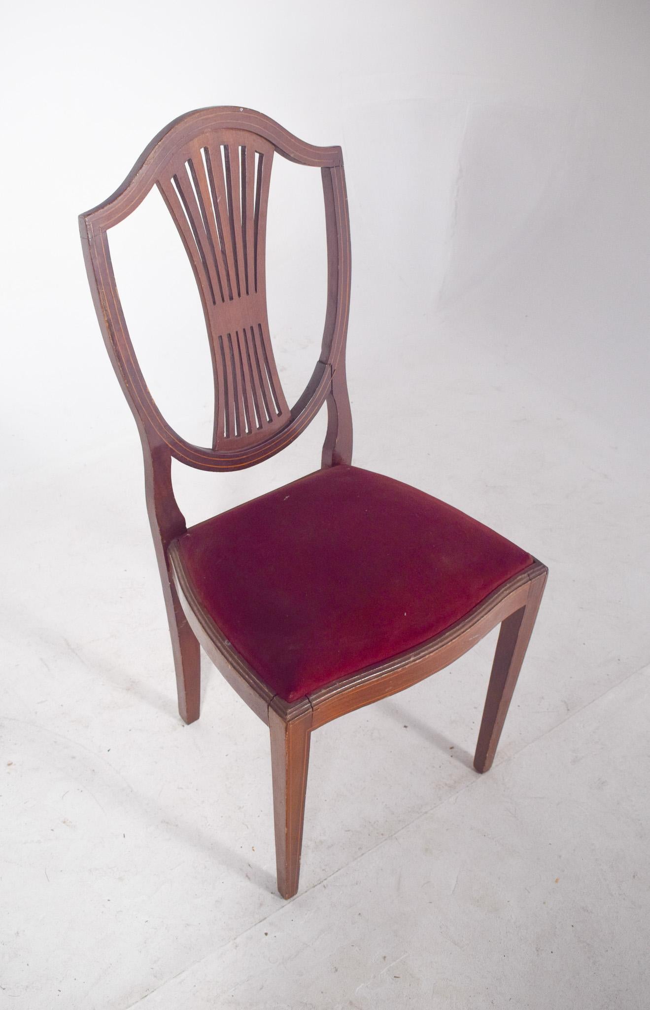 Sedia in stile Hepplewhite del XIX secolo con rivestimento rosso In condizioni discrete in vendita a Lisboa, Lisboa