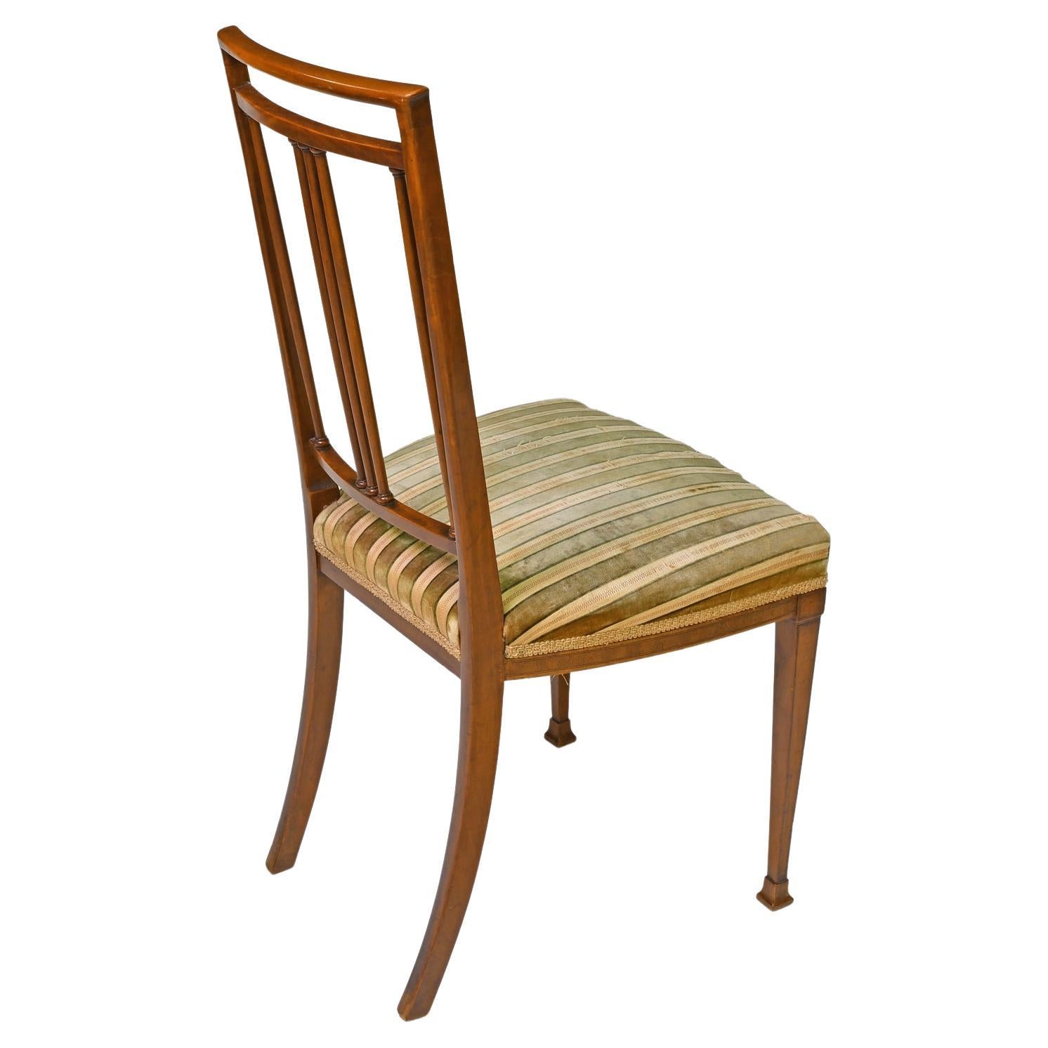 Anglais Paire d'anciennes chaises d'appoint Aesthetic Movement anglaises avec sièges tapissés en vente