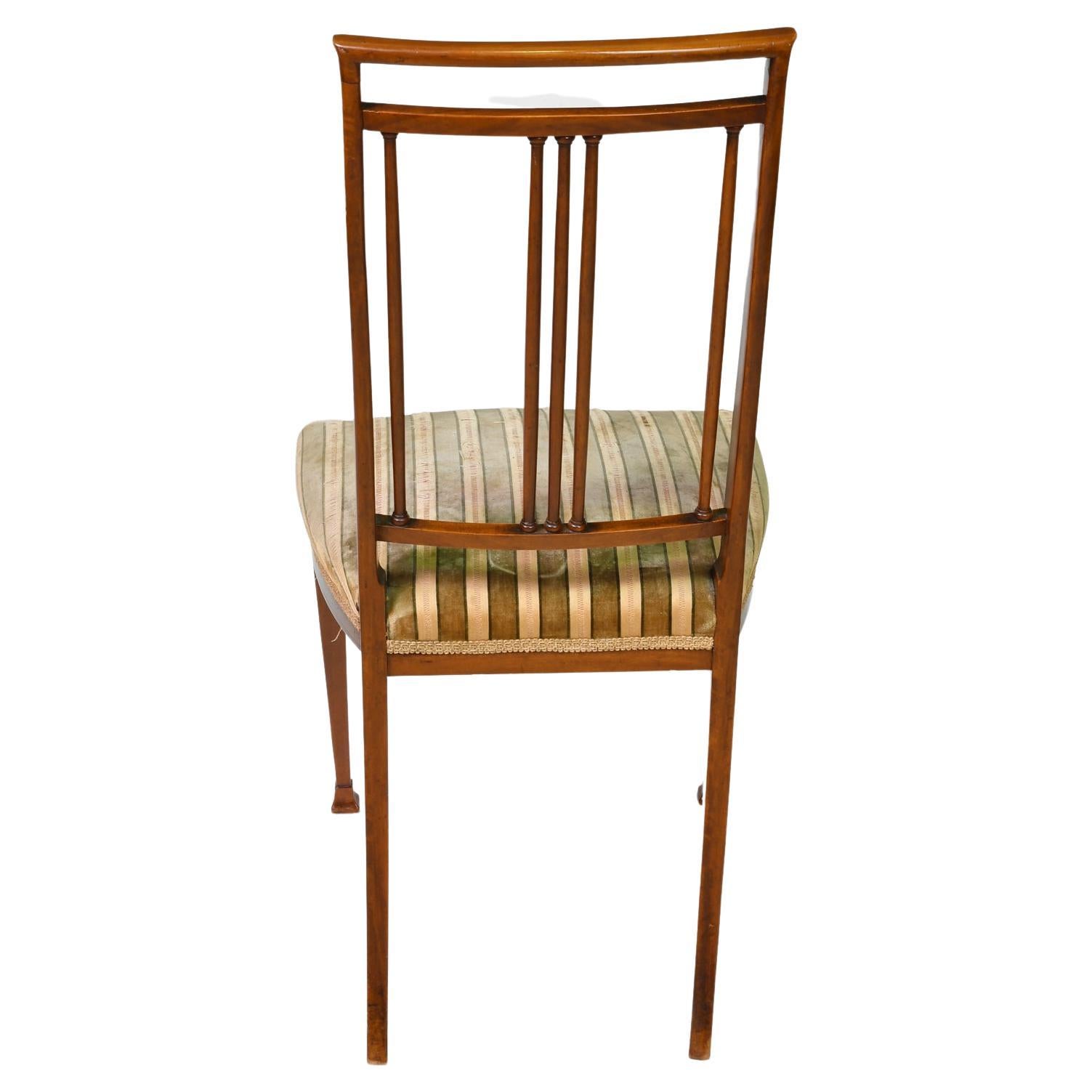 Incrusté Paire d'anciennes chaises d'appoint Aesthetic Movement anglaises avec sièges tapissés en vente