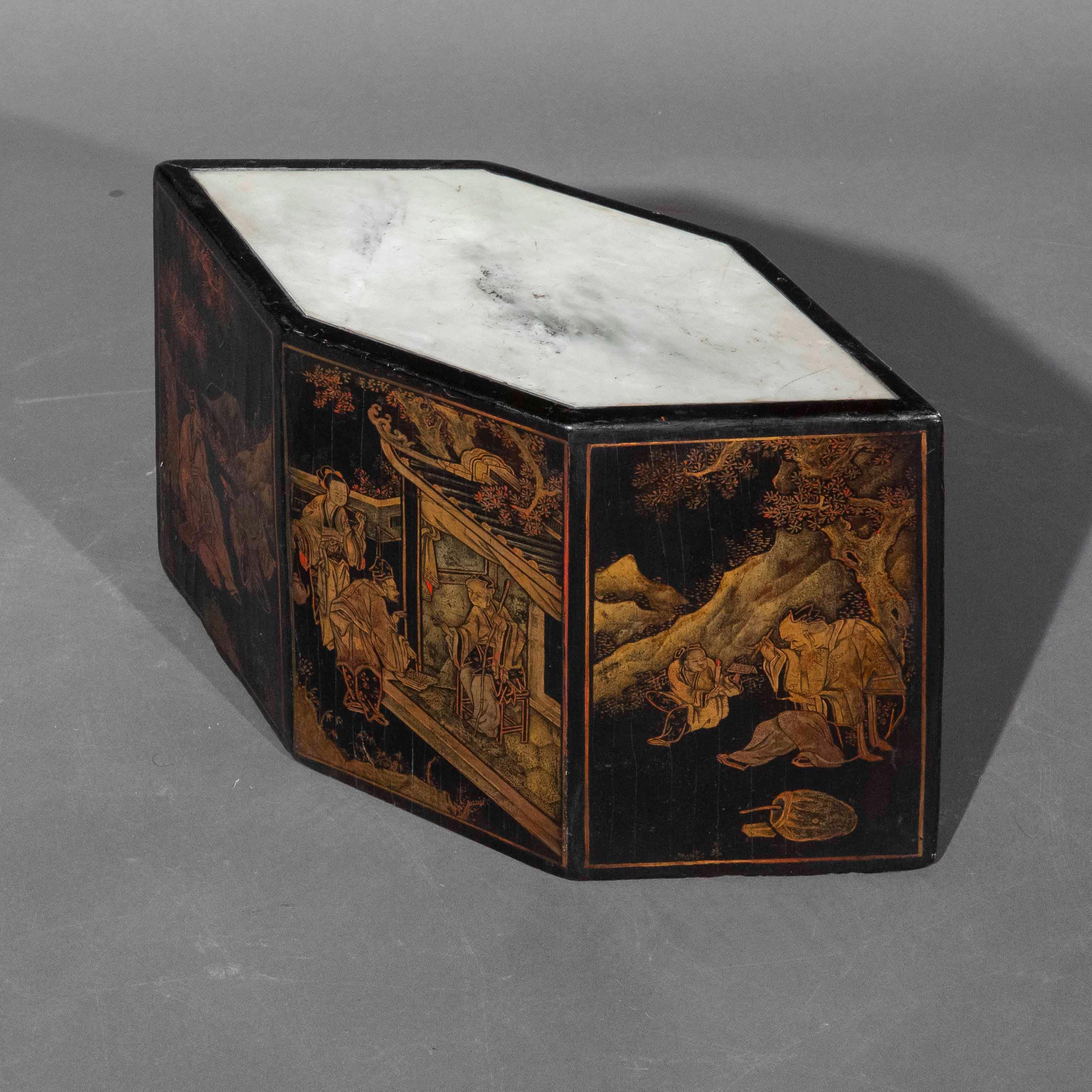 Marbre Stand Hexagonal Chinoiserie du 19ème siècle en vente
