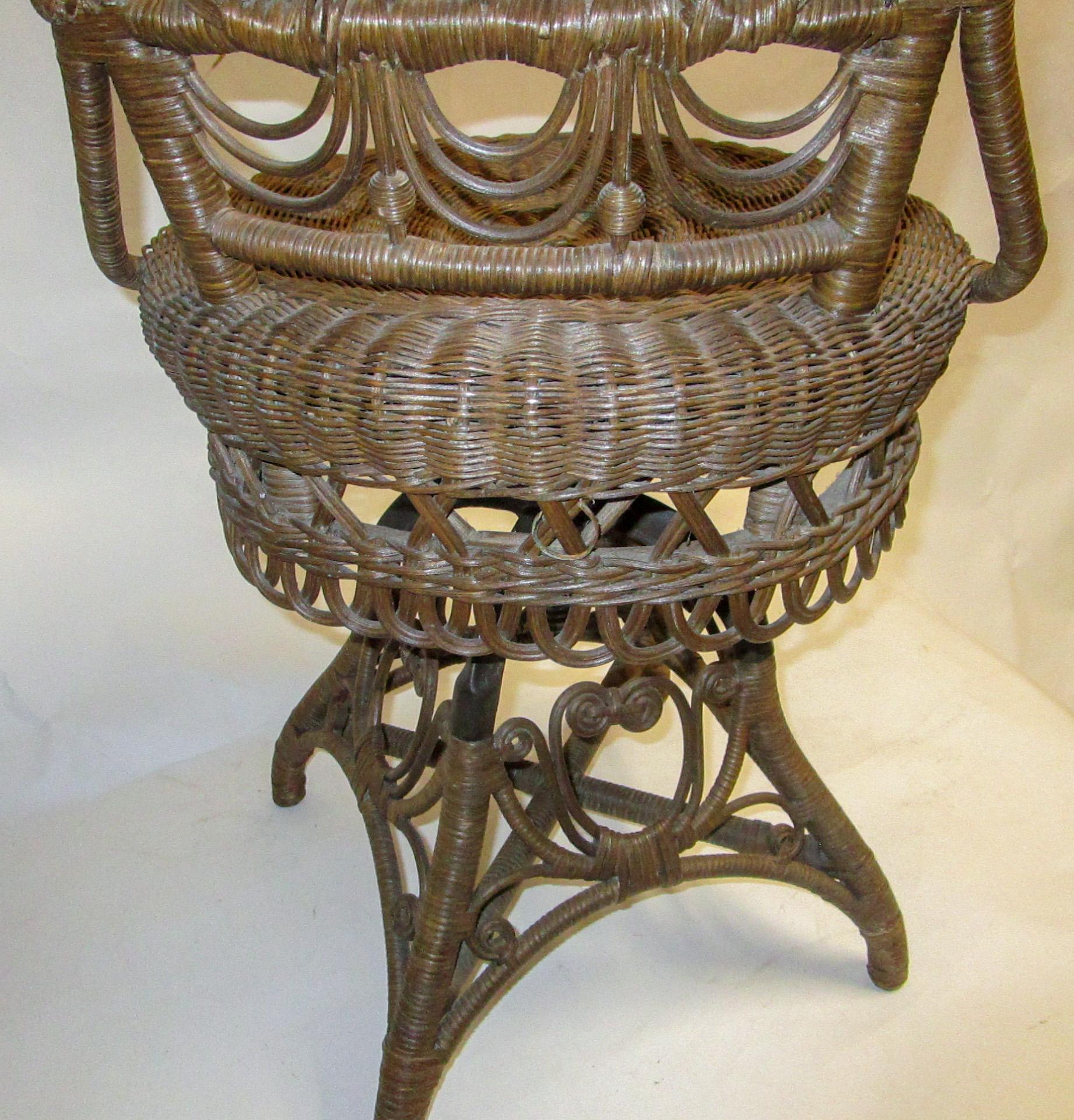 19th Century Heywood Bros. and Wakefield Co. Natural Wicker Swivel Piano Chair For Sale 4