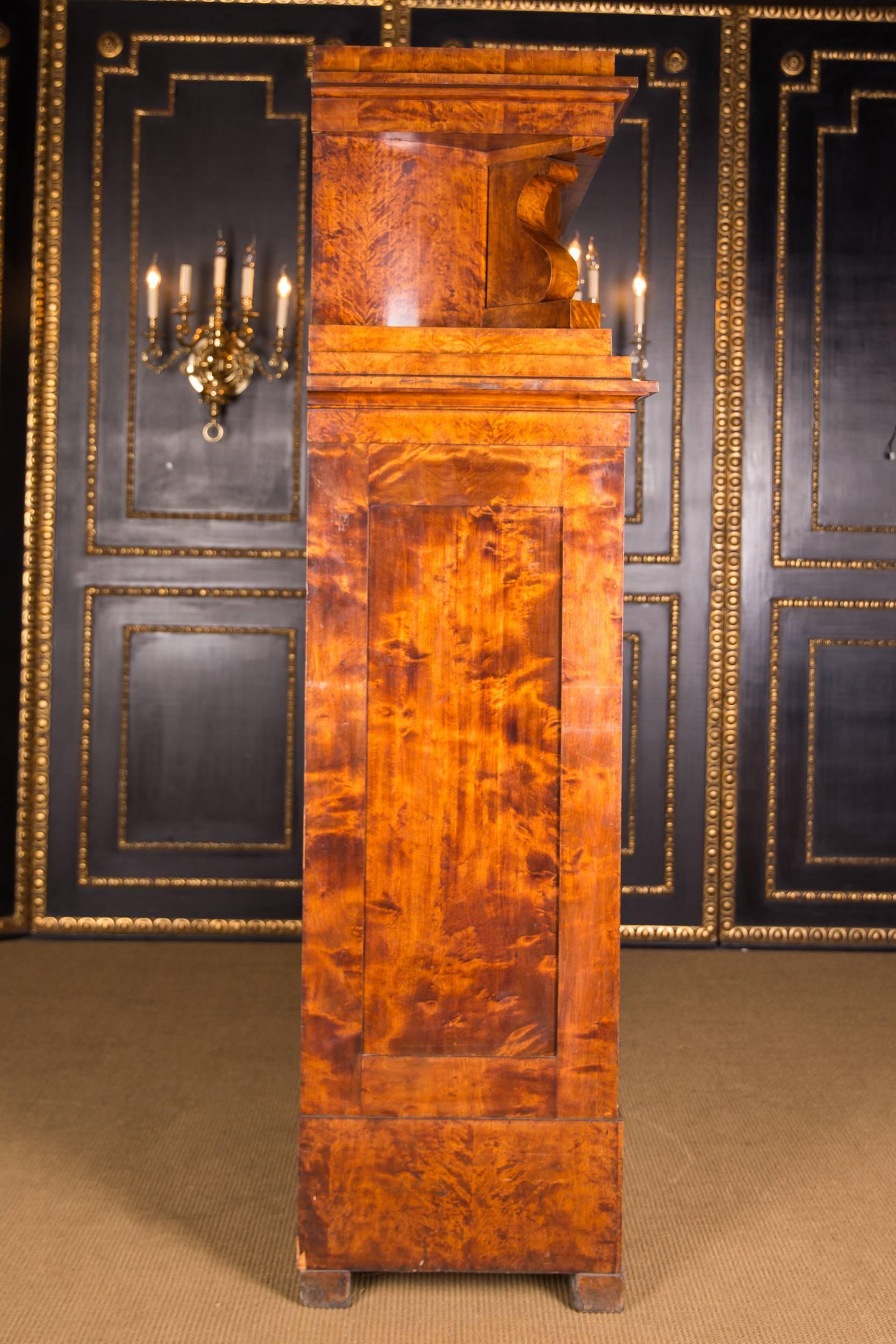 19th Century High-Quality Biedermeier Cupboard Birch Veneer, circa 1820 5