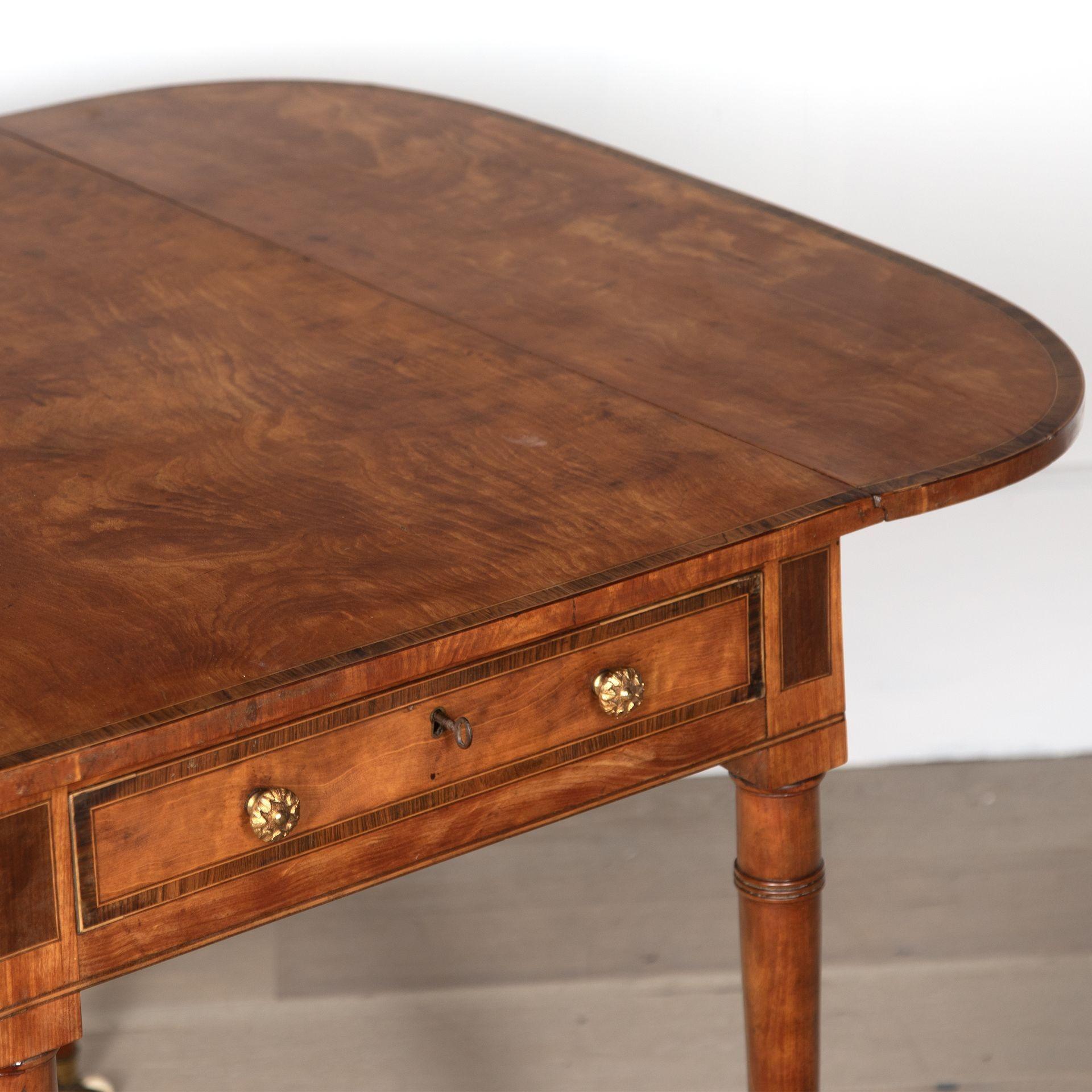 Hochwertiger Pembroke-Tisch aus Satinholz des 19. im Angebot 1