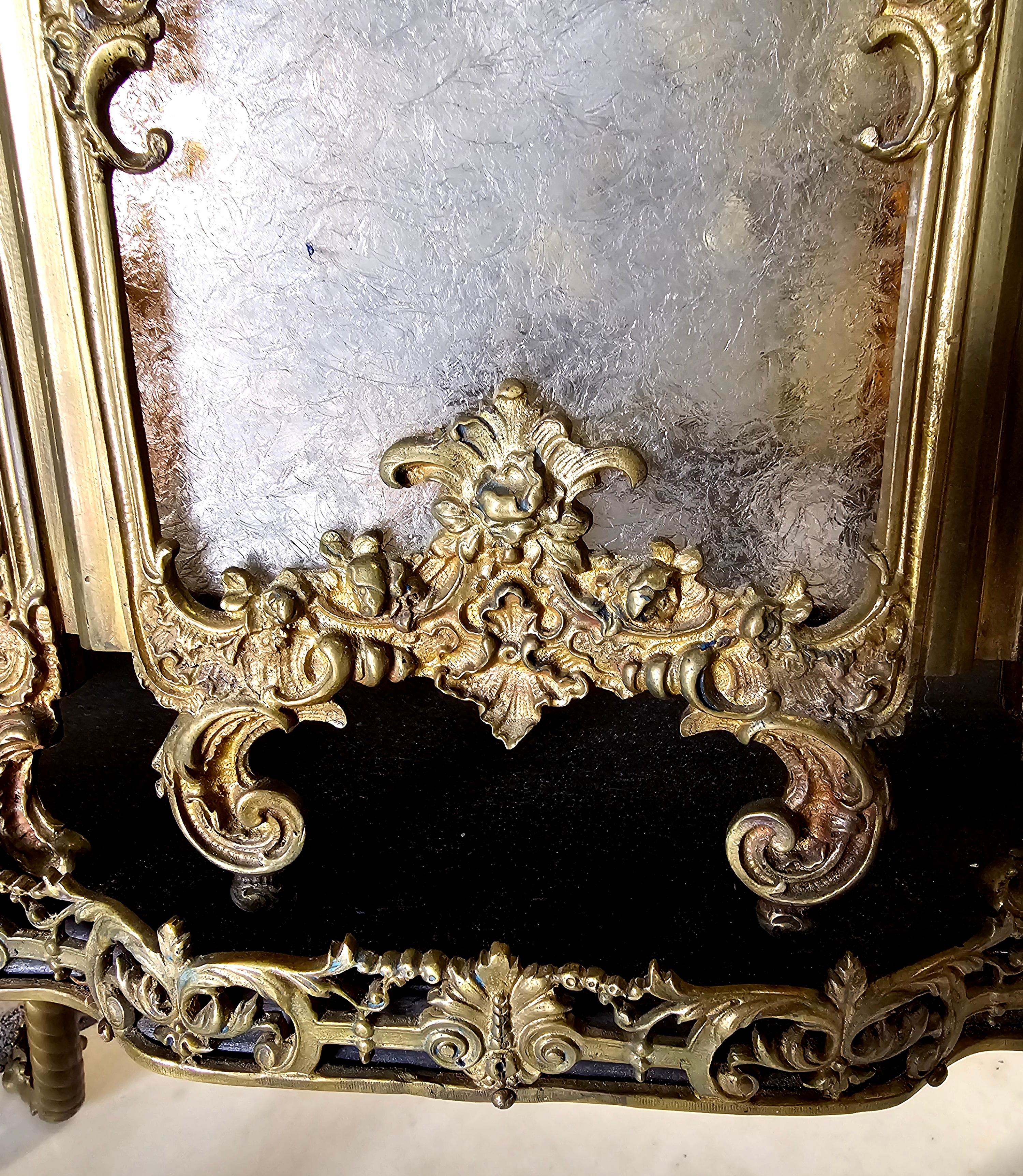 Porte-revues hautement décoratif du 19e siècle en bronze et verre de glace en vente 2