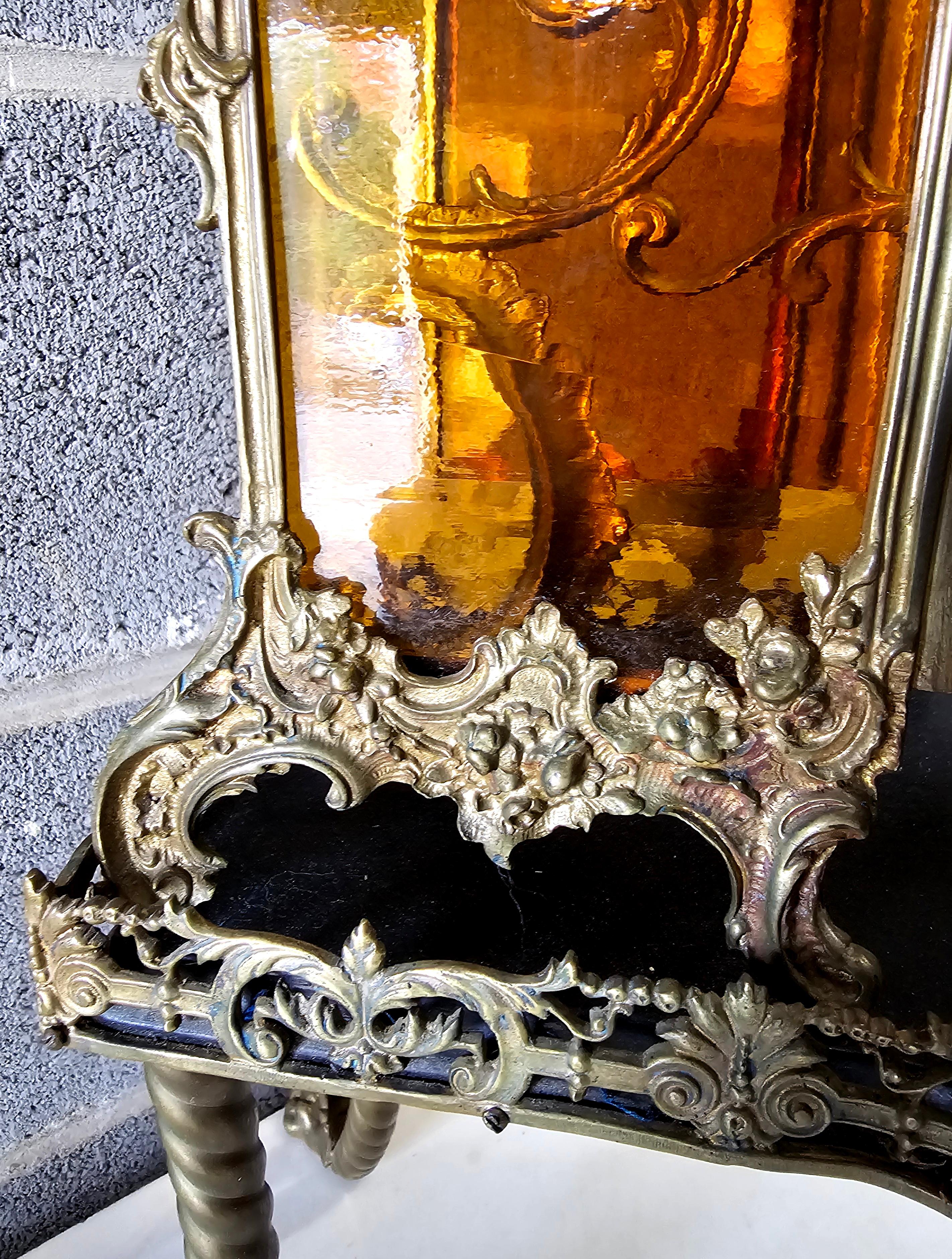 Porte-revues hautement décoratif du 19e siècle en bronze et verre de glace en vente 3