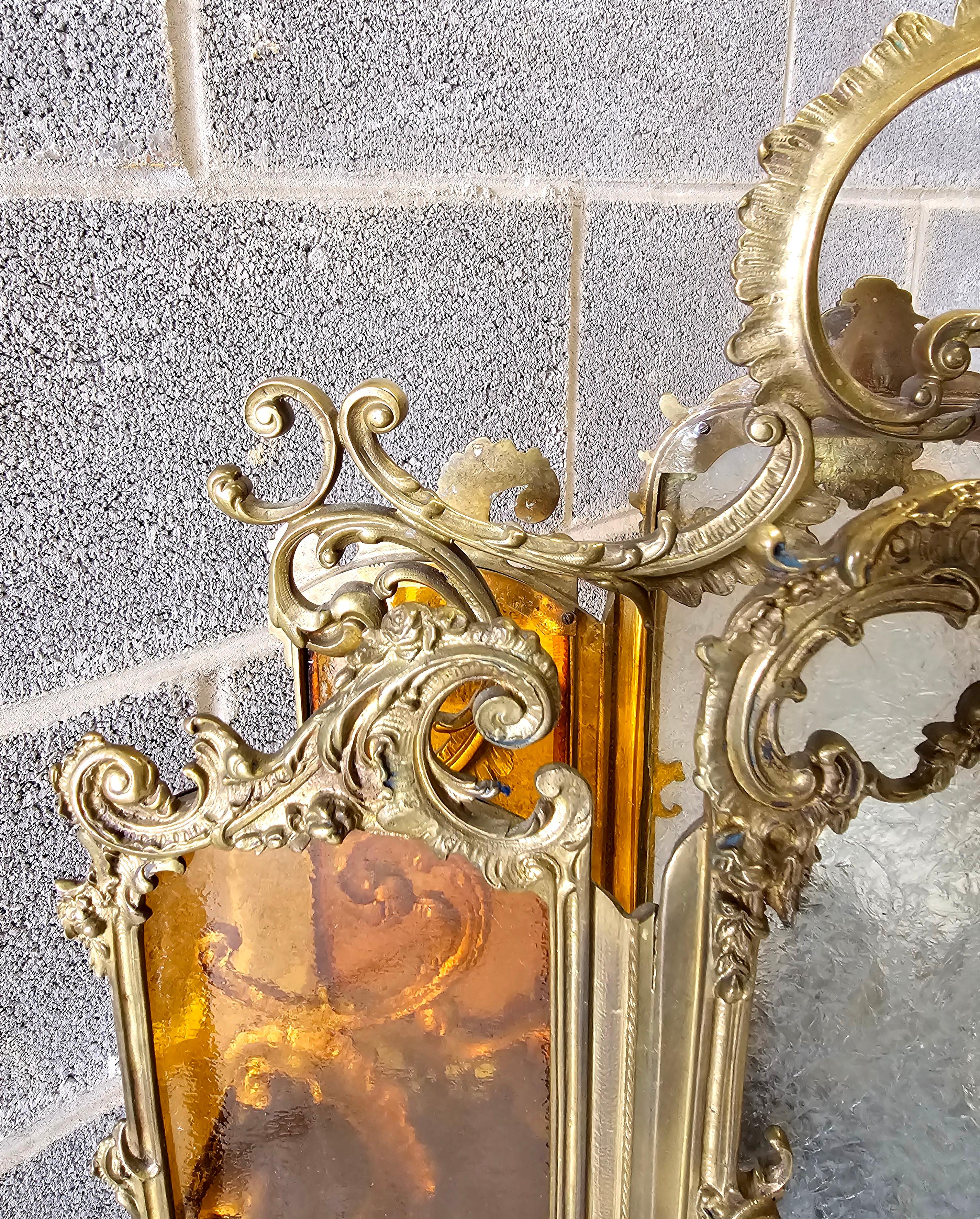 Porte-revues hautement décoratif du 19e siècle en bronze et verre de glace en vente 4