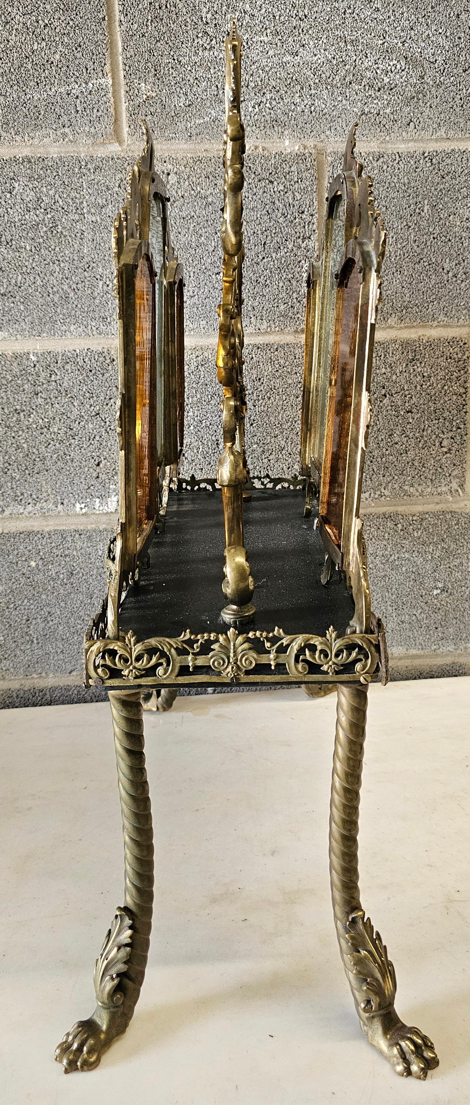 Autre Porte-revues hautement décoratif du 19e siècle en bronze et verre de glace en vente
