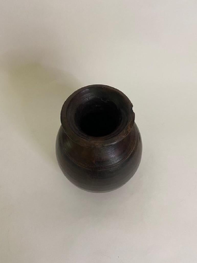 Tornito Teak tornito dell'Himalaya del XIX secolo  Vaso in vendita