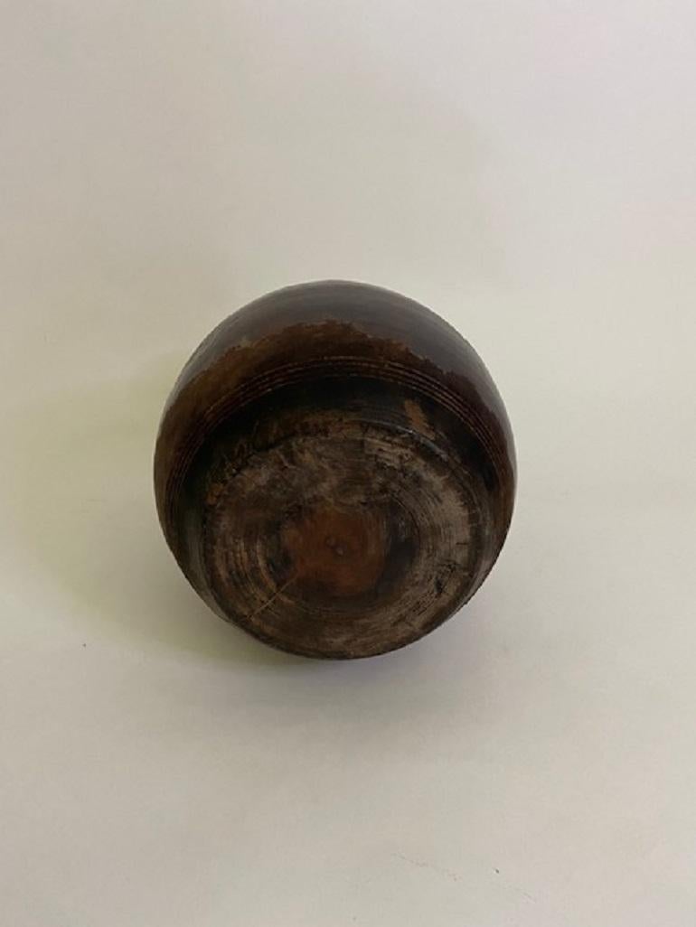 Teak tornito dell'Himalaya del XIX secolo  Vaso In condizioni buone in vendita a North Salem, NY