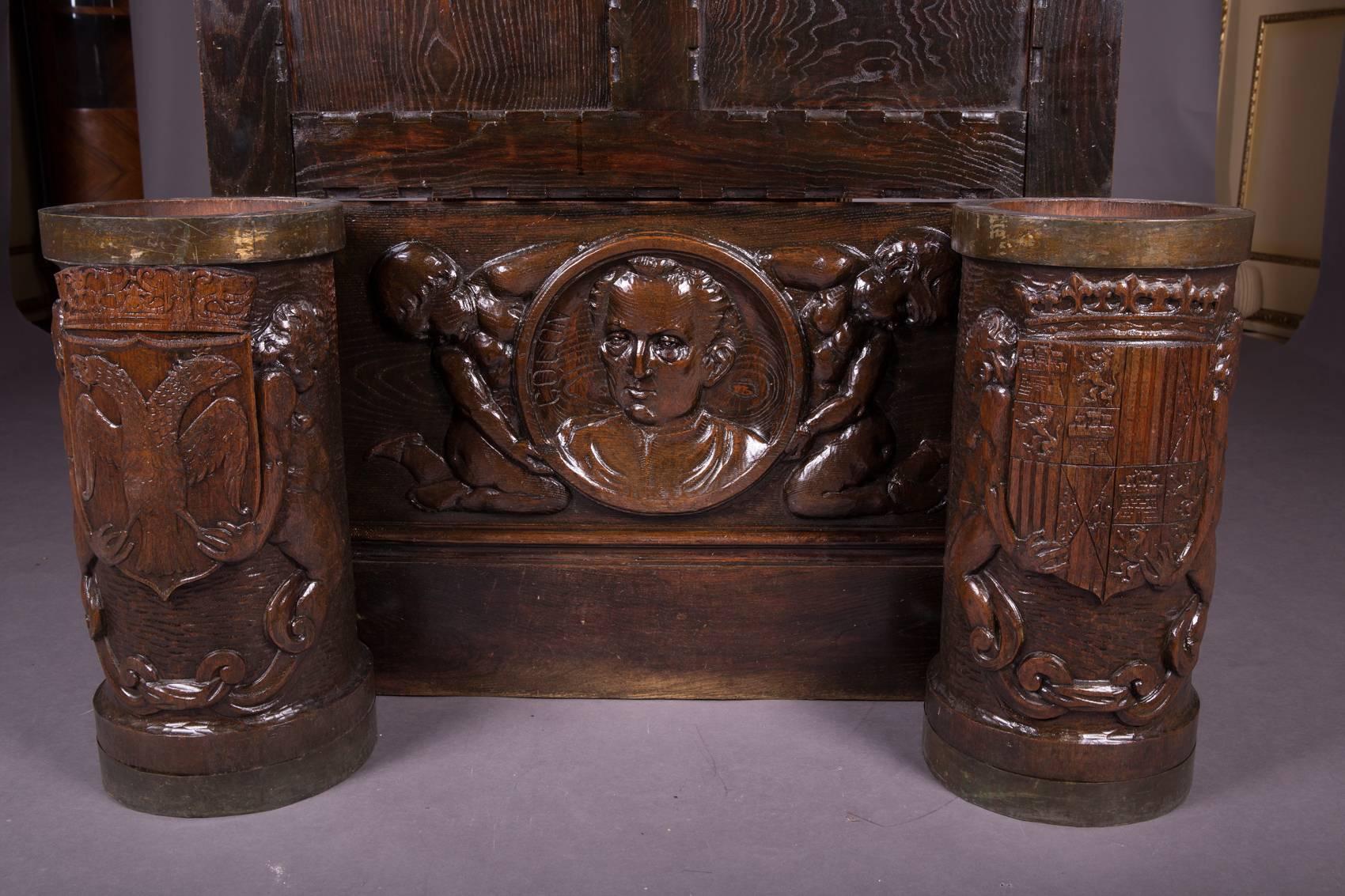 19. Jahrhundert Historischer Eichenholz-Garderobenschrank (Holz) im Angebot