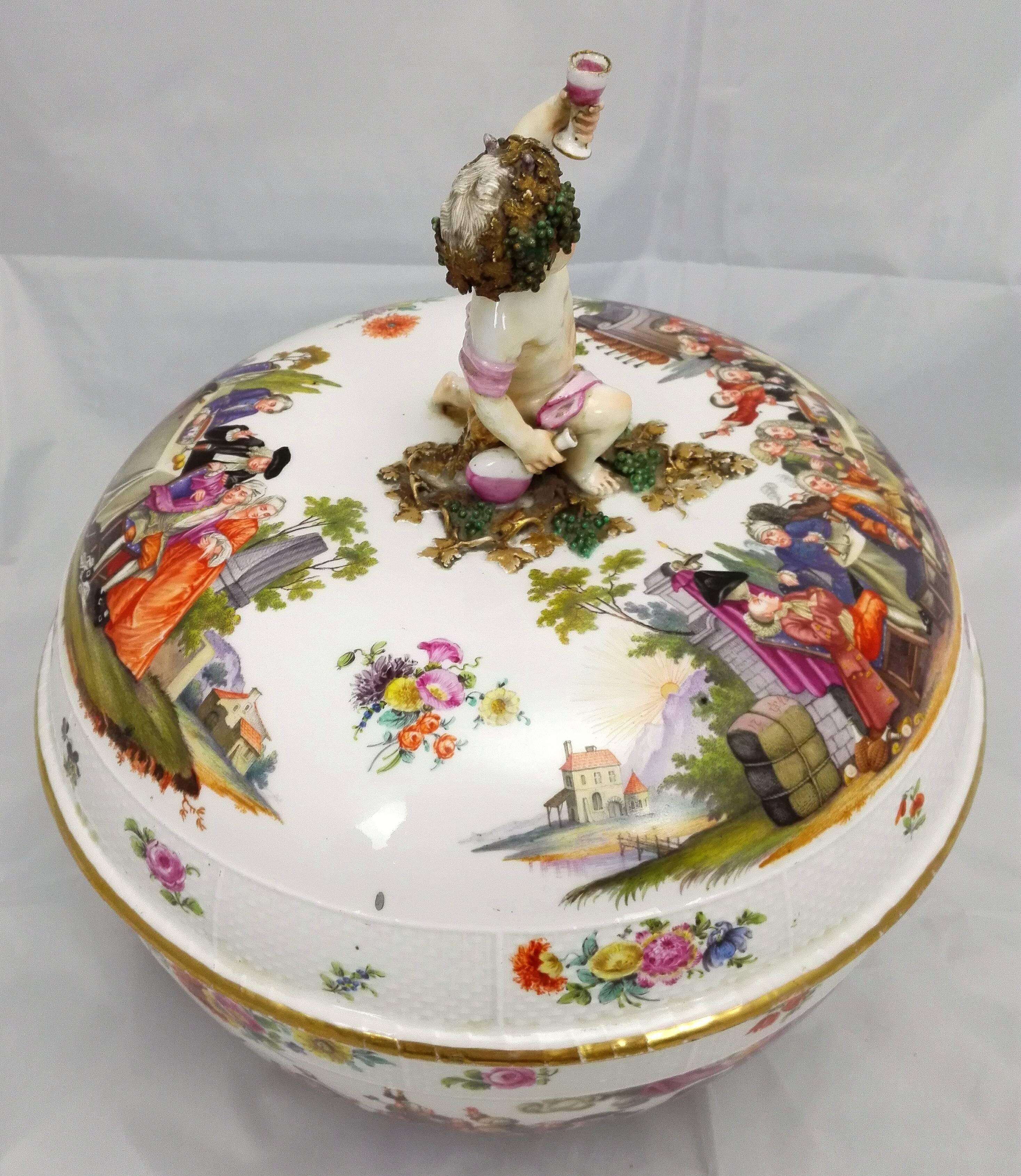 19th Century Historismus Painting Meissen Lid Punsch Hardpaste Porcelain Bowl For Sale 3
