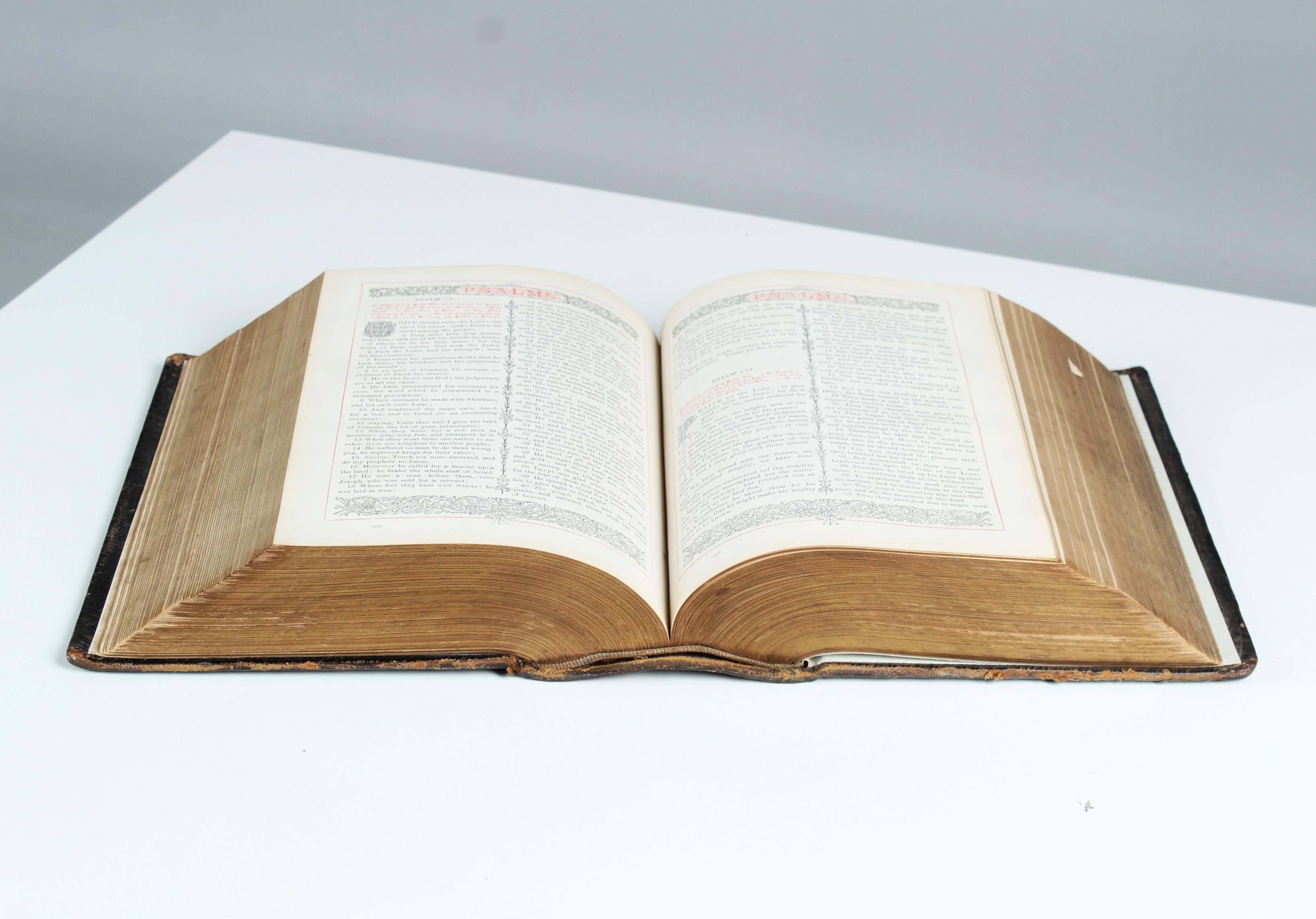 Bible du 19e siècle avec gravures en cuivre, reliure en cuir, vers 1870 6