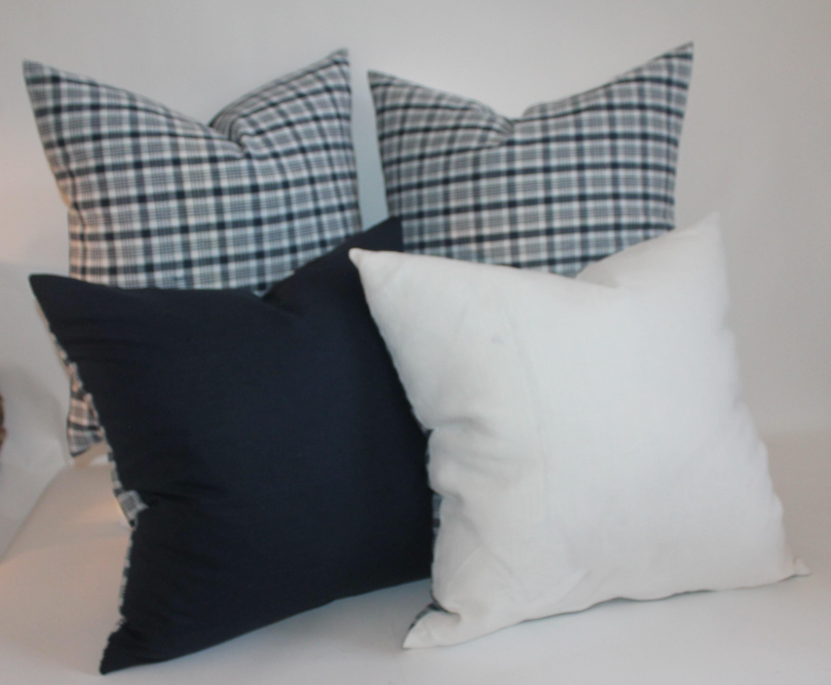 19th Century Homespun Linen Blue and White Pillows, Pair In Excellent Condition For Sale In Los Angeles, CA