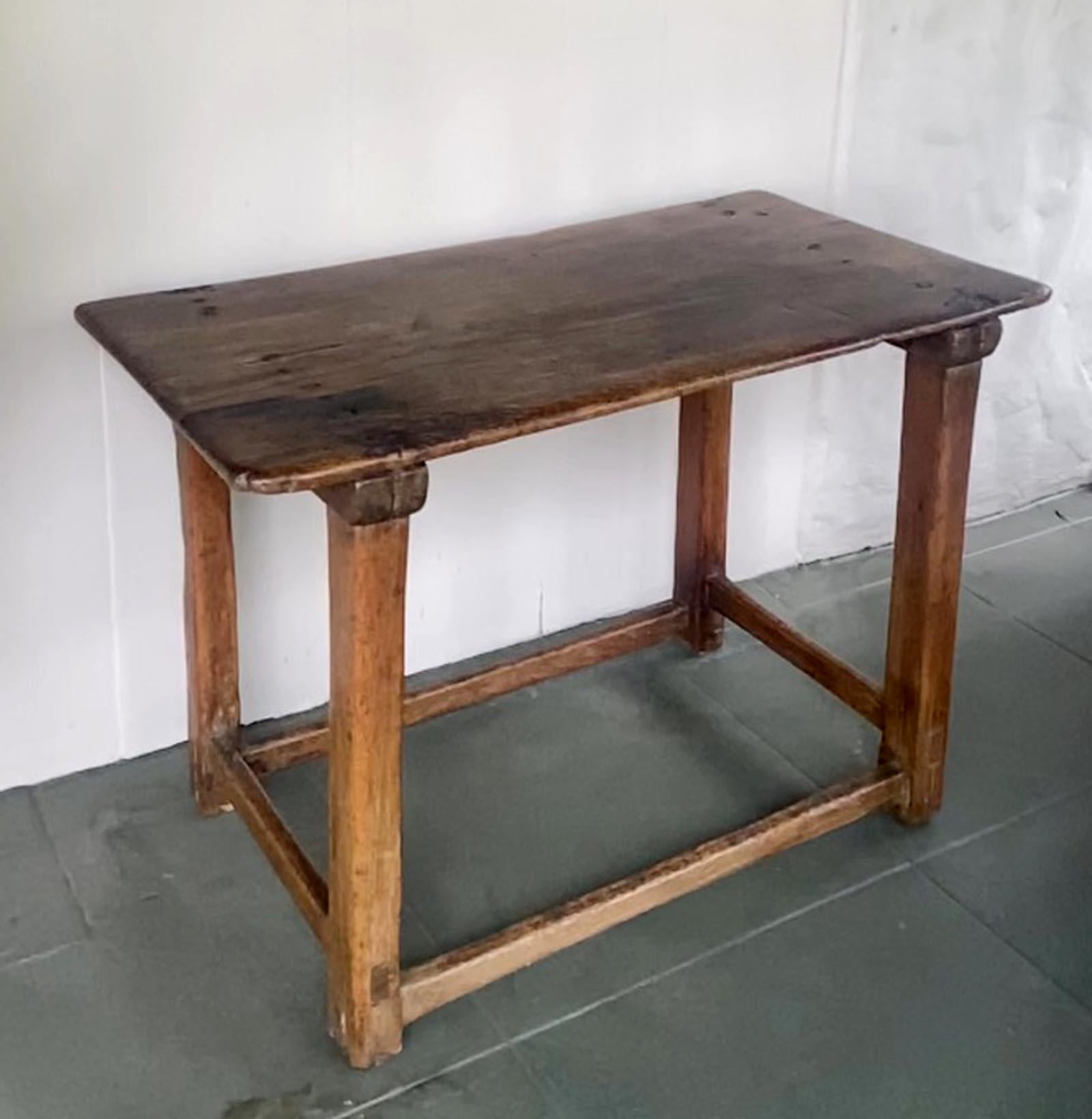 19. Jahrhundert Honduras Cedro Holz Tavern Tisch (Rustikal) im Angebot