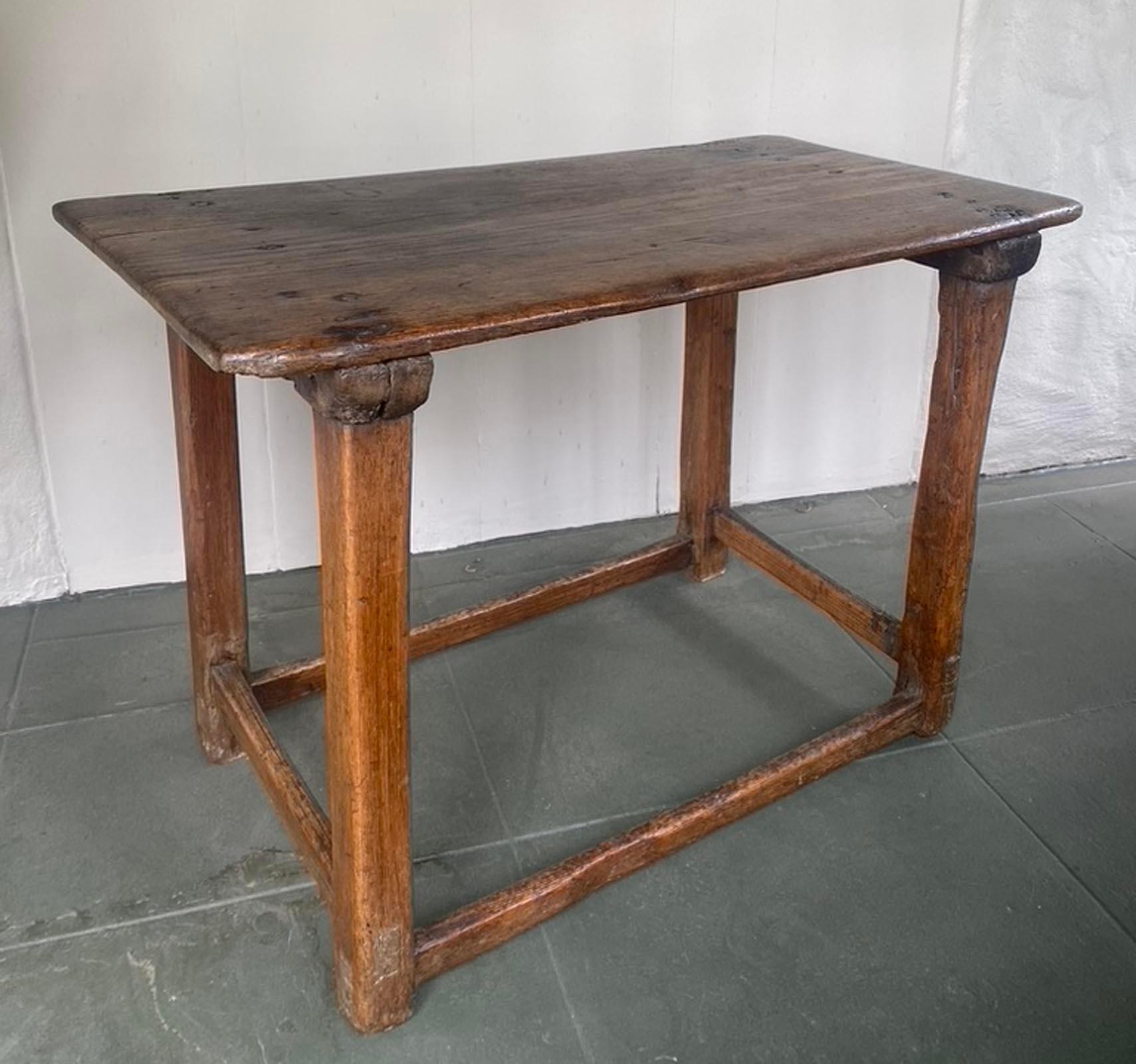 19. Jahrhundert Honduras Cedro Holz Tavern Tisch (Honduranisch) im Angebot