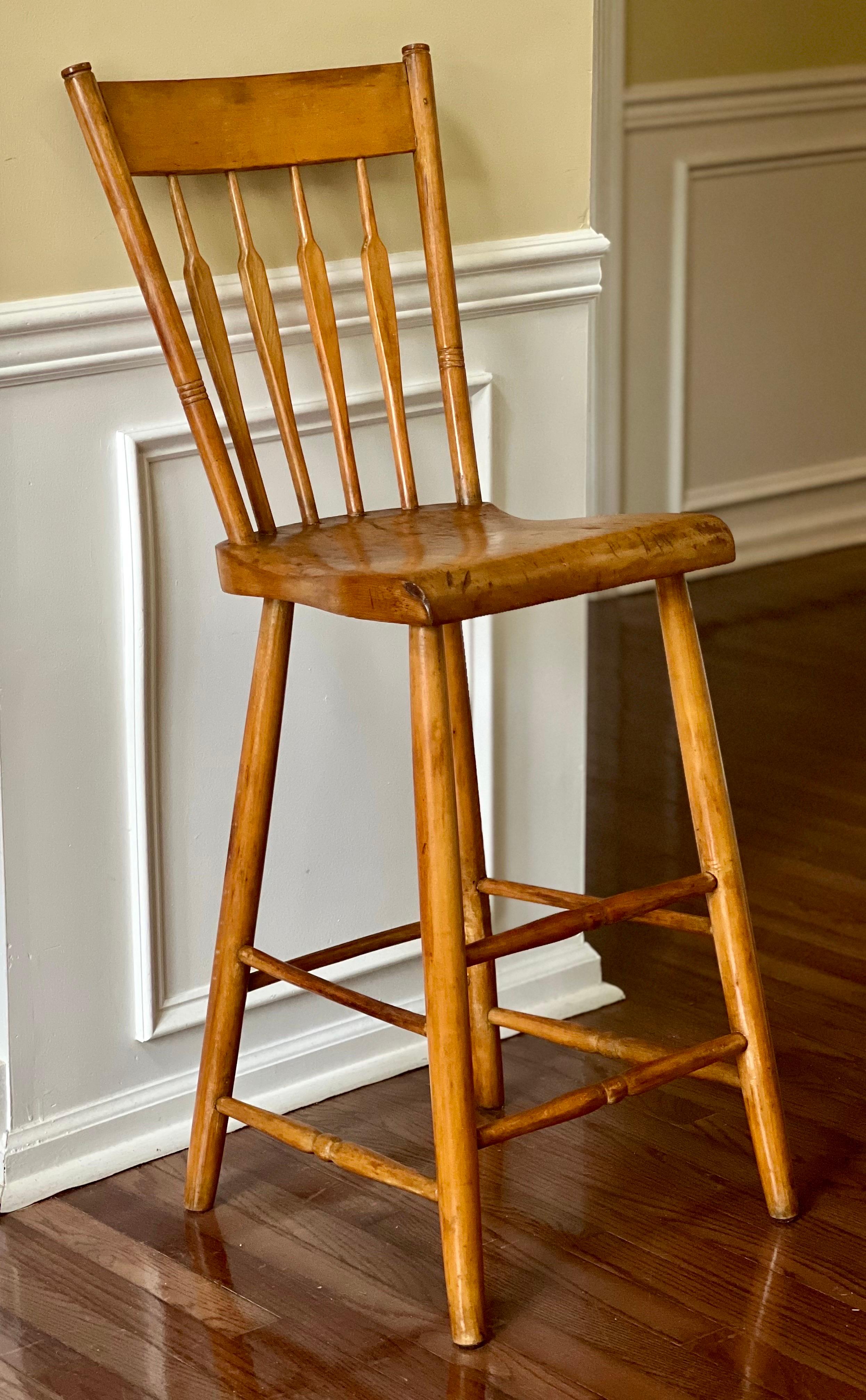 19th Century Honey Oak Tall Courthouse Hocker im Angebot 8
