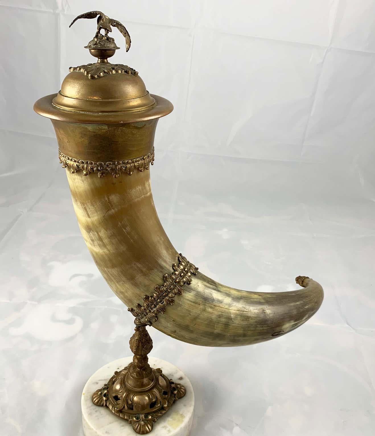 Corne d'abondance du 19ème siècle montée en corne et en laiton doré avec couvercle en vente 4