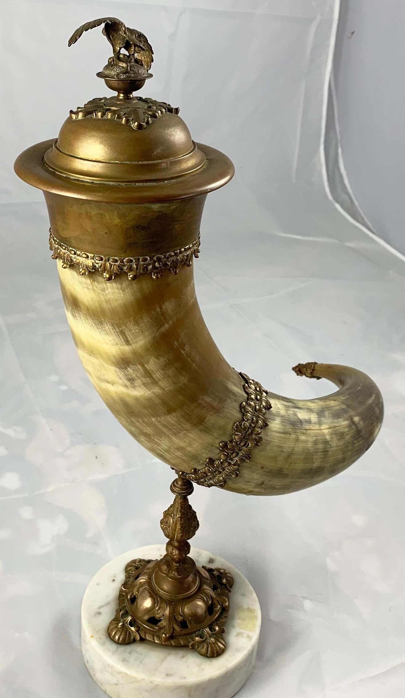 19. Jahrhundert Horn und vergoldetes Messing montiertes Nussbaum mit Deckel im Angebot 6