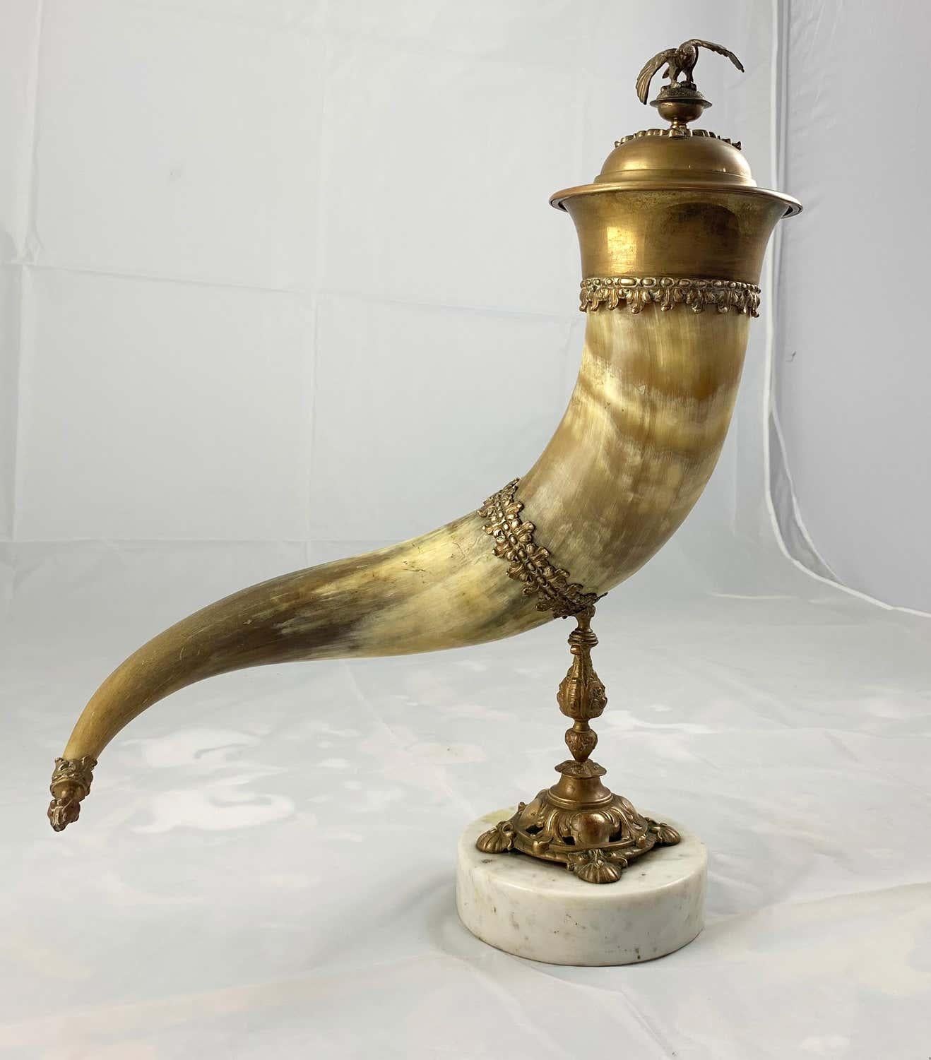 Américain Corne d'abondance du 19ème siècle montée en corne et en laiton doré avec couvercle en vente
