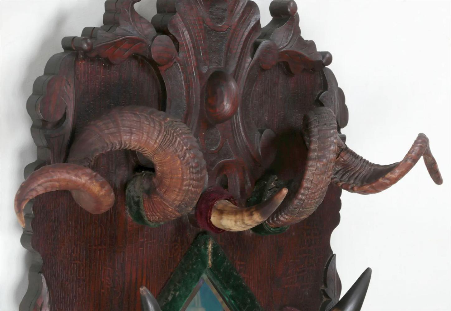 Rustic 19th Century Horn and Oak Carved Wall Coat Hat Hanging Rack