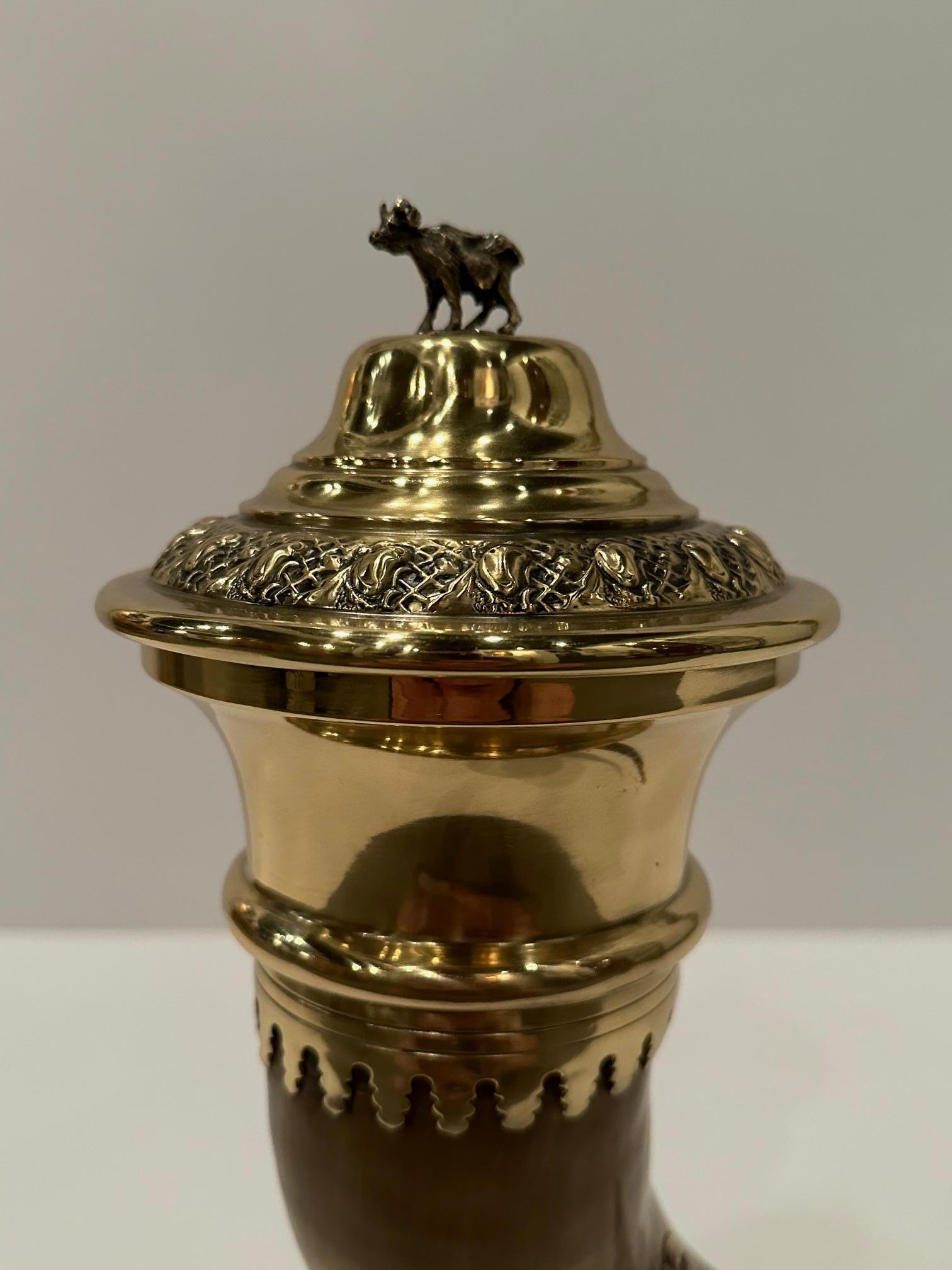 Accessoire pour trophée couvert en corne et en laiton du 19e siècle en vente 4