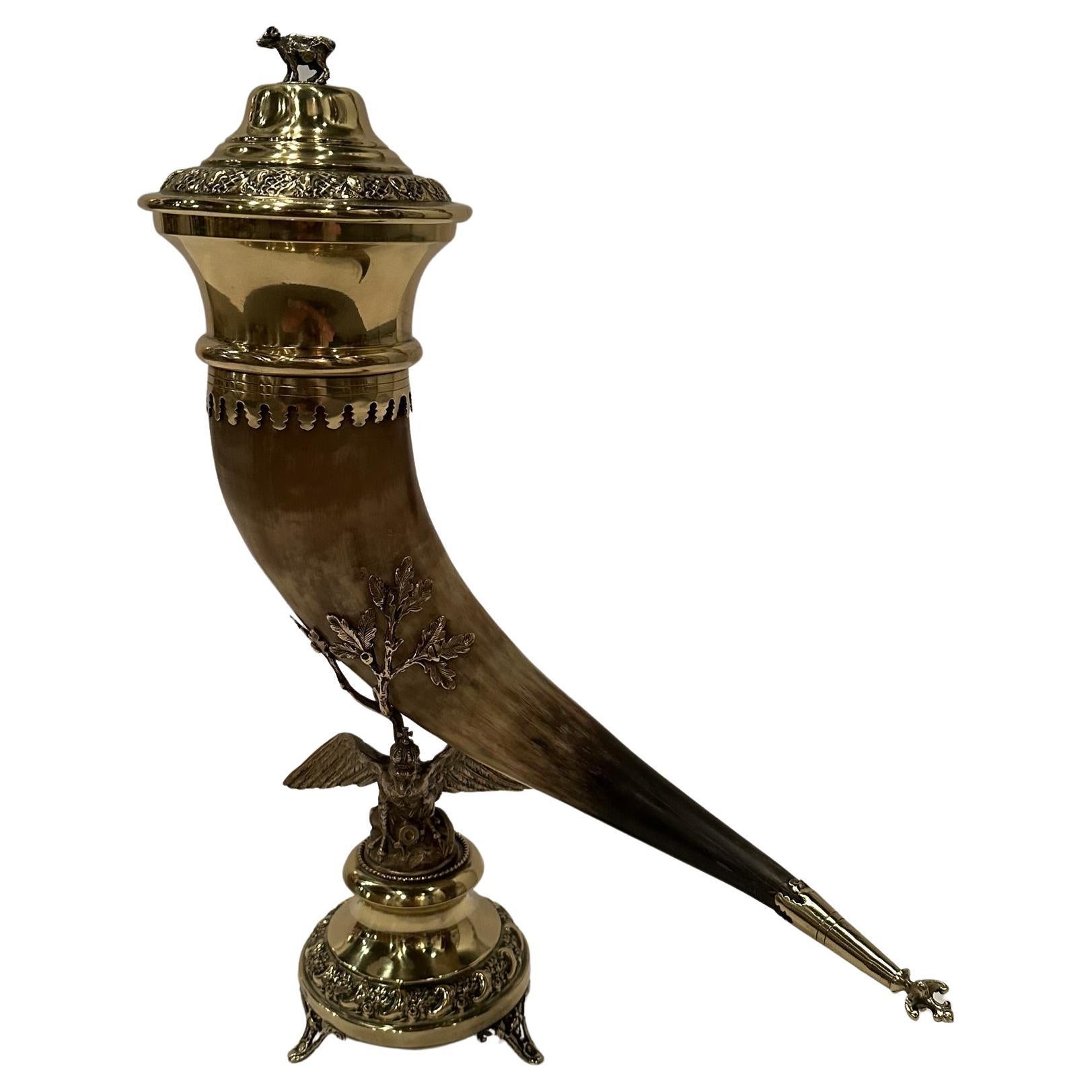 Accessoire pour trophée couvert en corne et en laiton du 19e siècle en vente
