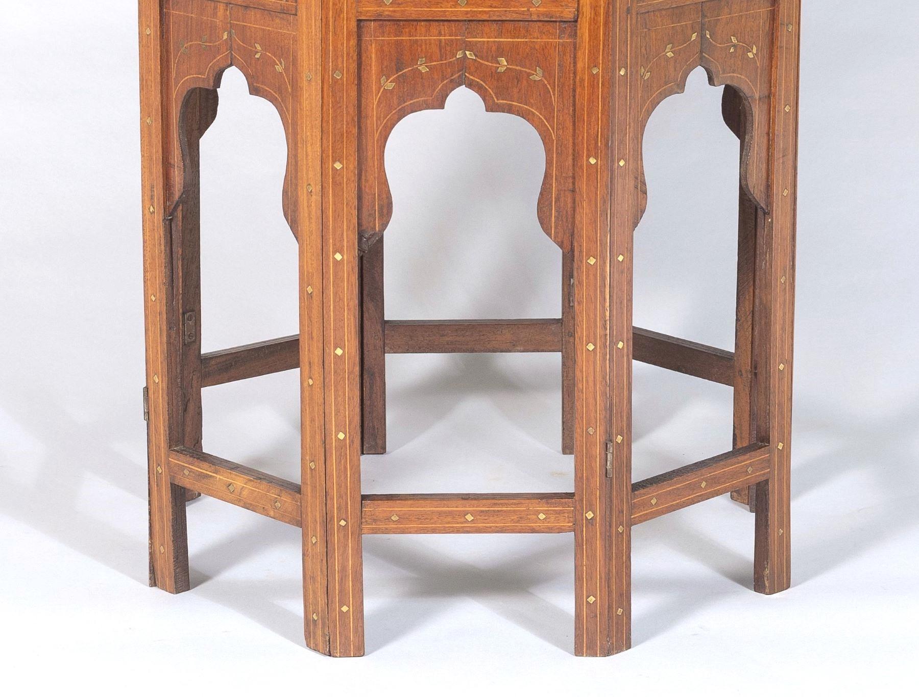 19th Century Hoshiarpur Inlaid Occasional Side Table – British India In Good Condition In Llanbrynmair, GB