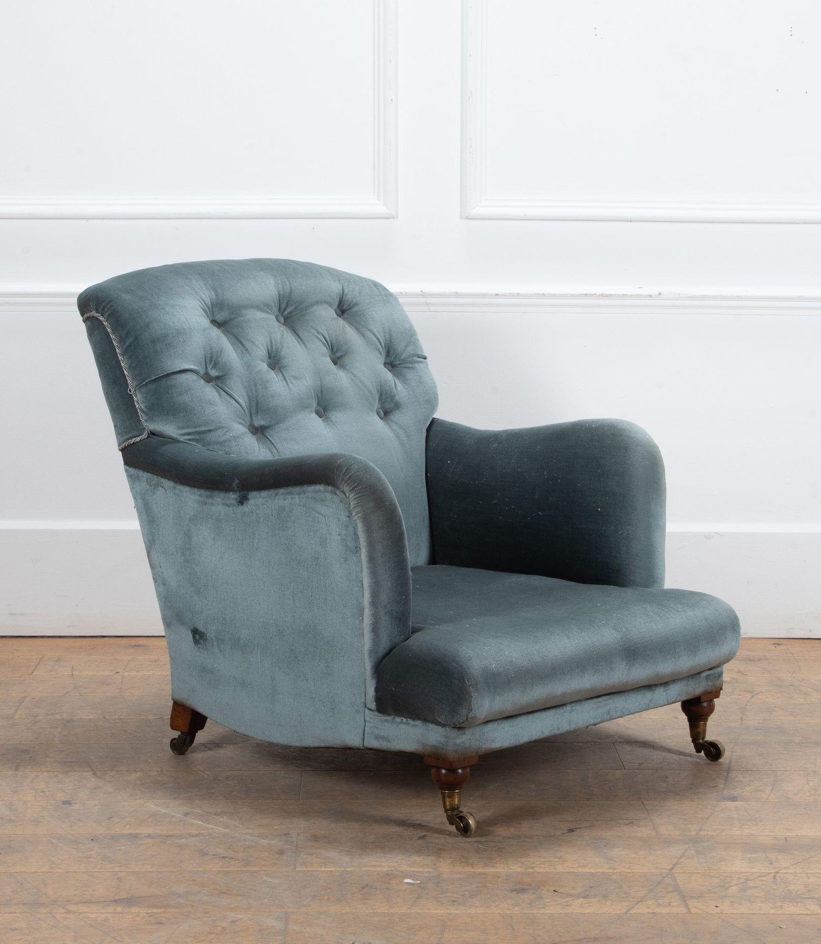 Un antiguo sillón Howard and Sons 