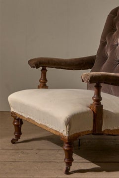 Poltrona con braccioli aperti in stile Howard and Sons del XIX secolo