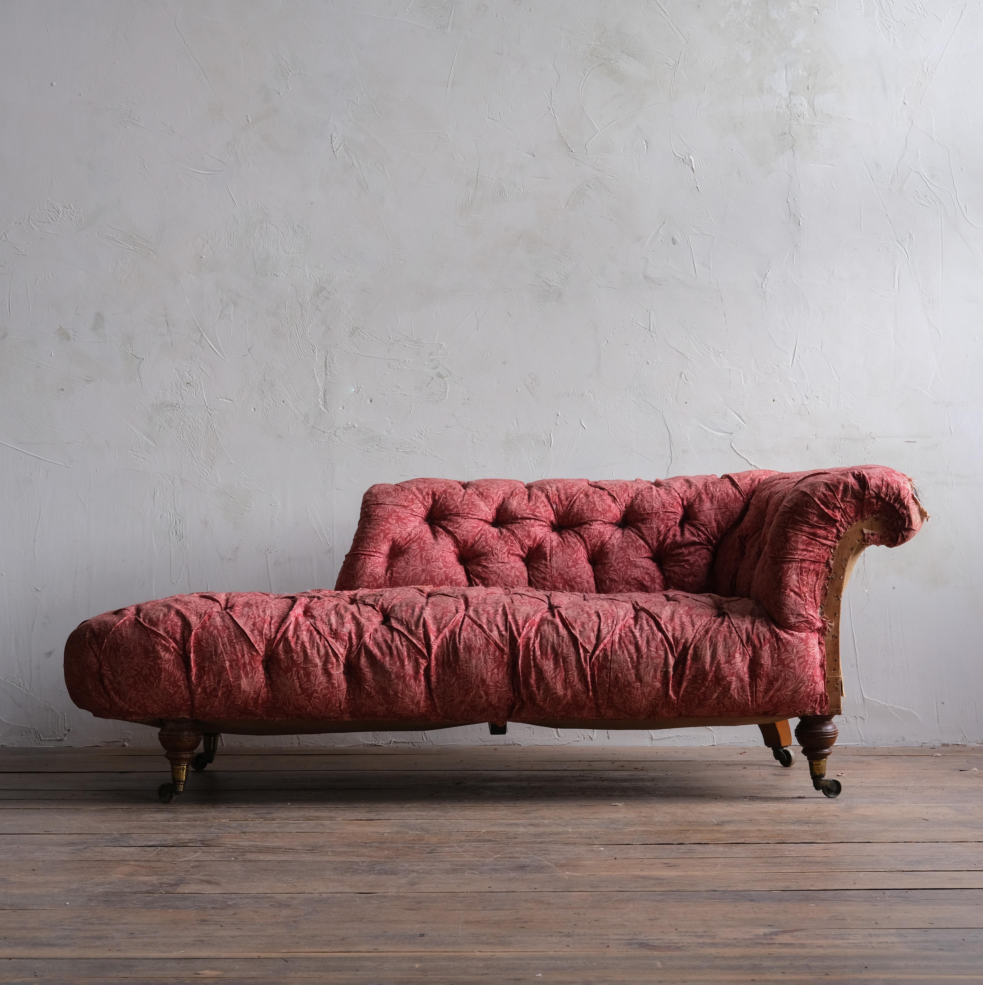 Victorian 19th Century Howard & Sons Chesterfield Chaise Lounge