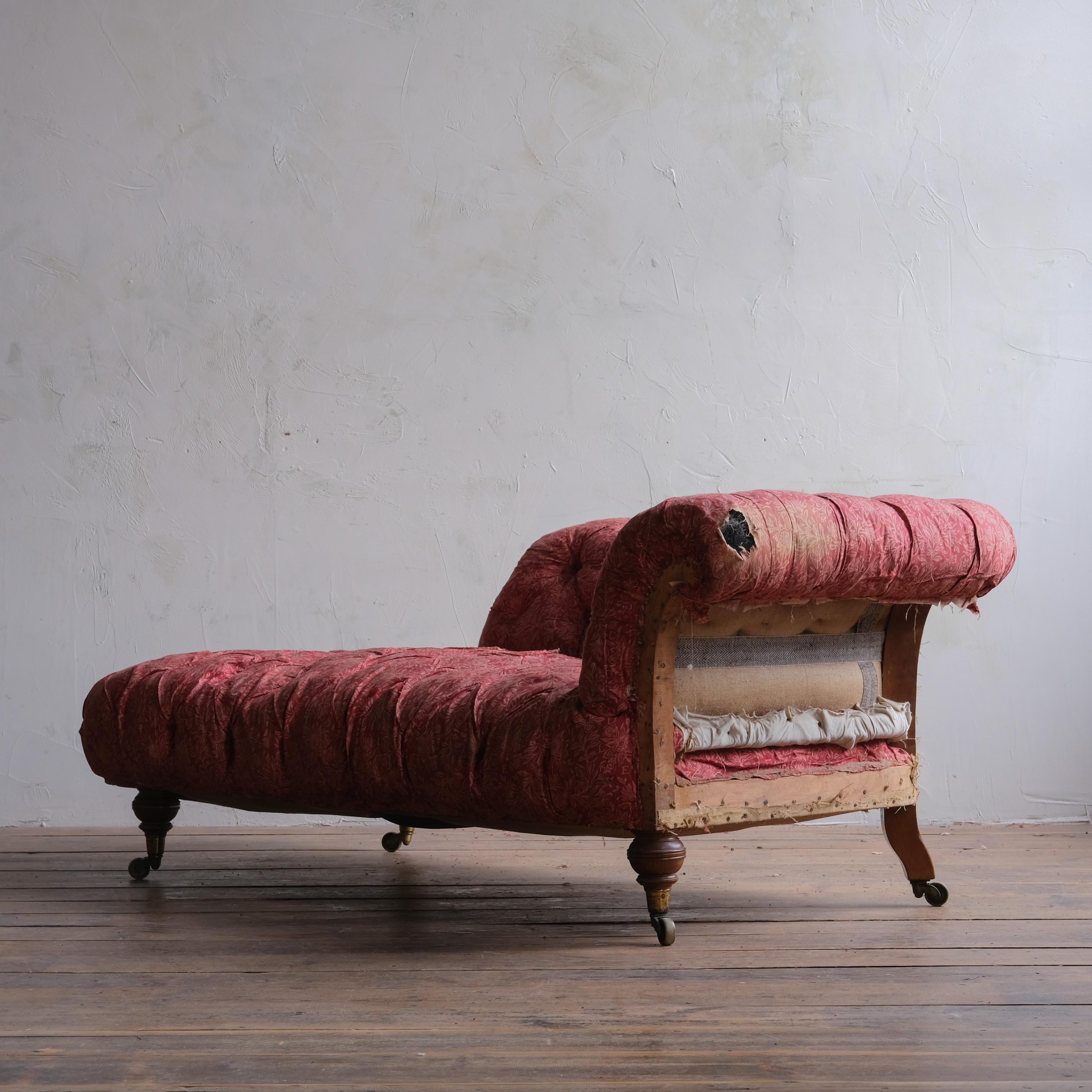 British 19th Century Howard & Sons Chesterfield Chaise Lounge