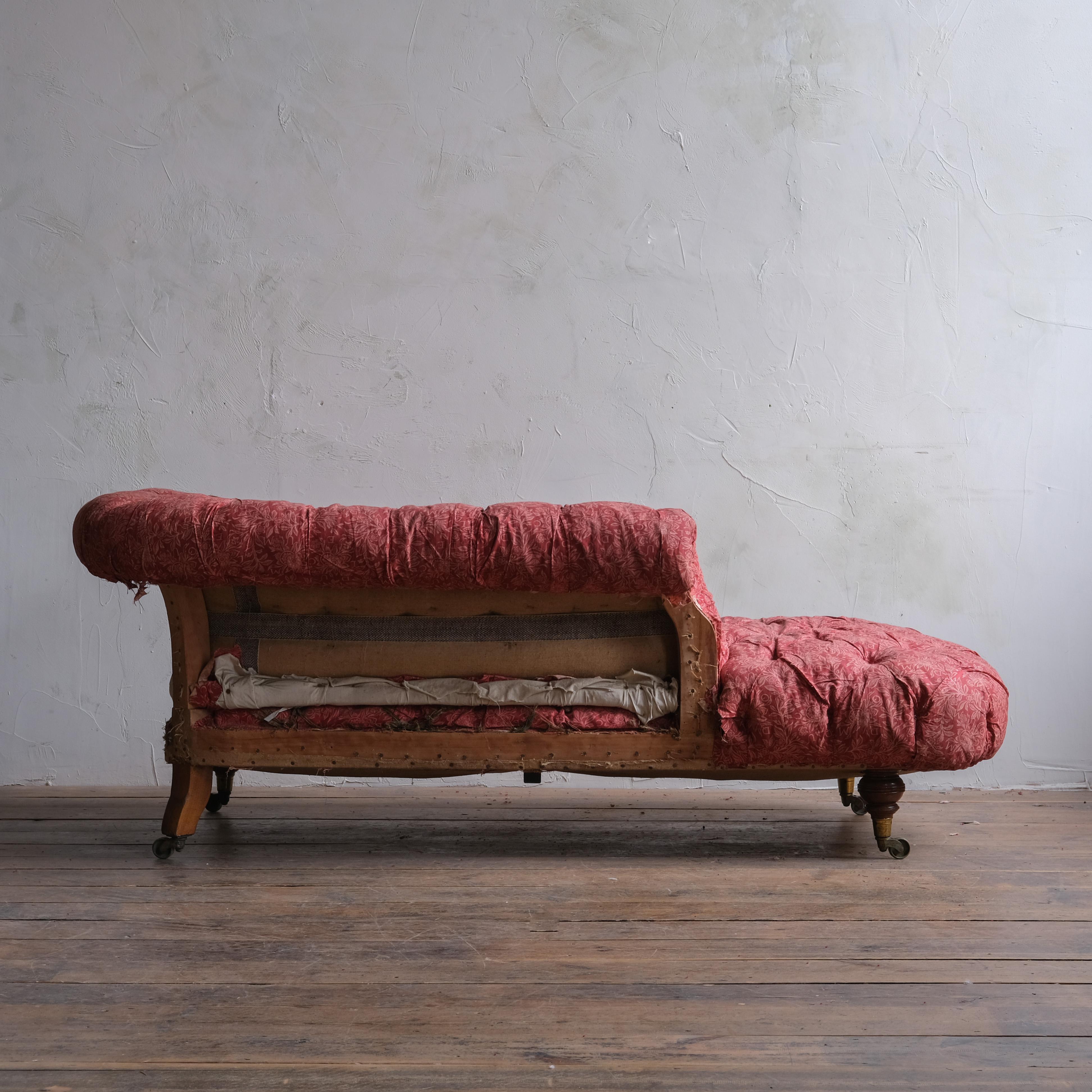 Walnut 19th Century Howard & Sons Chesterfield Chaise Lounge