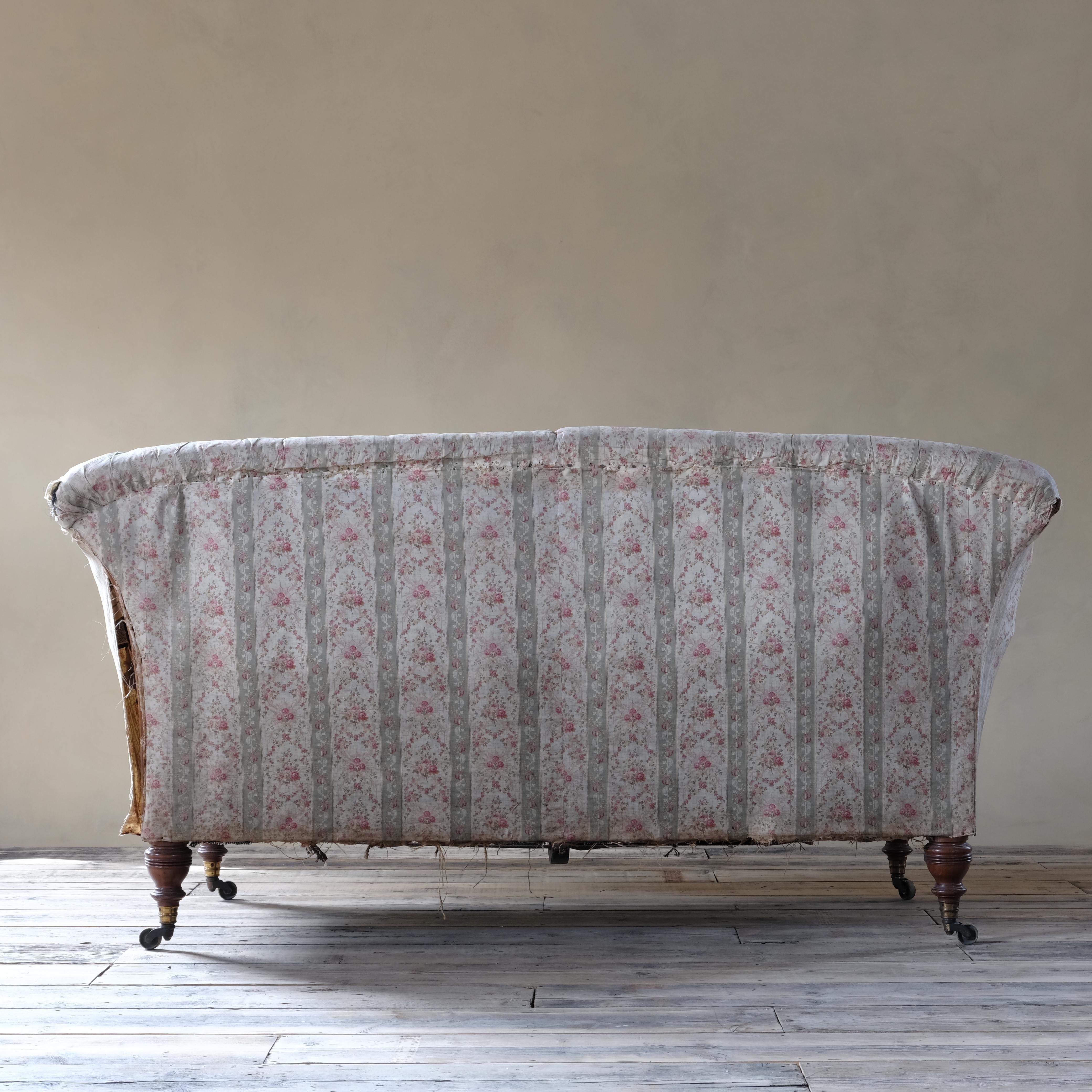 Howard & Sons Grantley Sofa, 19. Jahrhundert, um 1880 im Zustand „Relativ gut“ im Angebot in Batley, GB