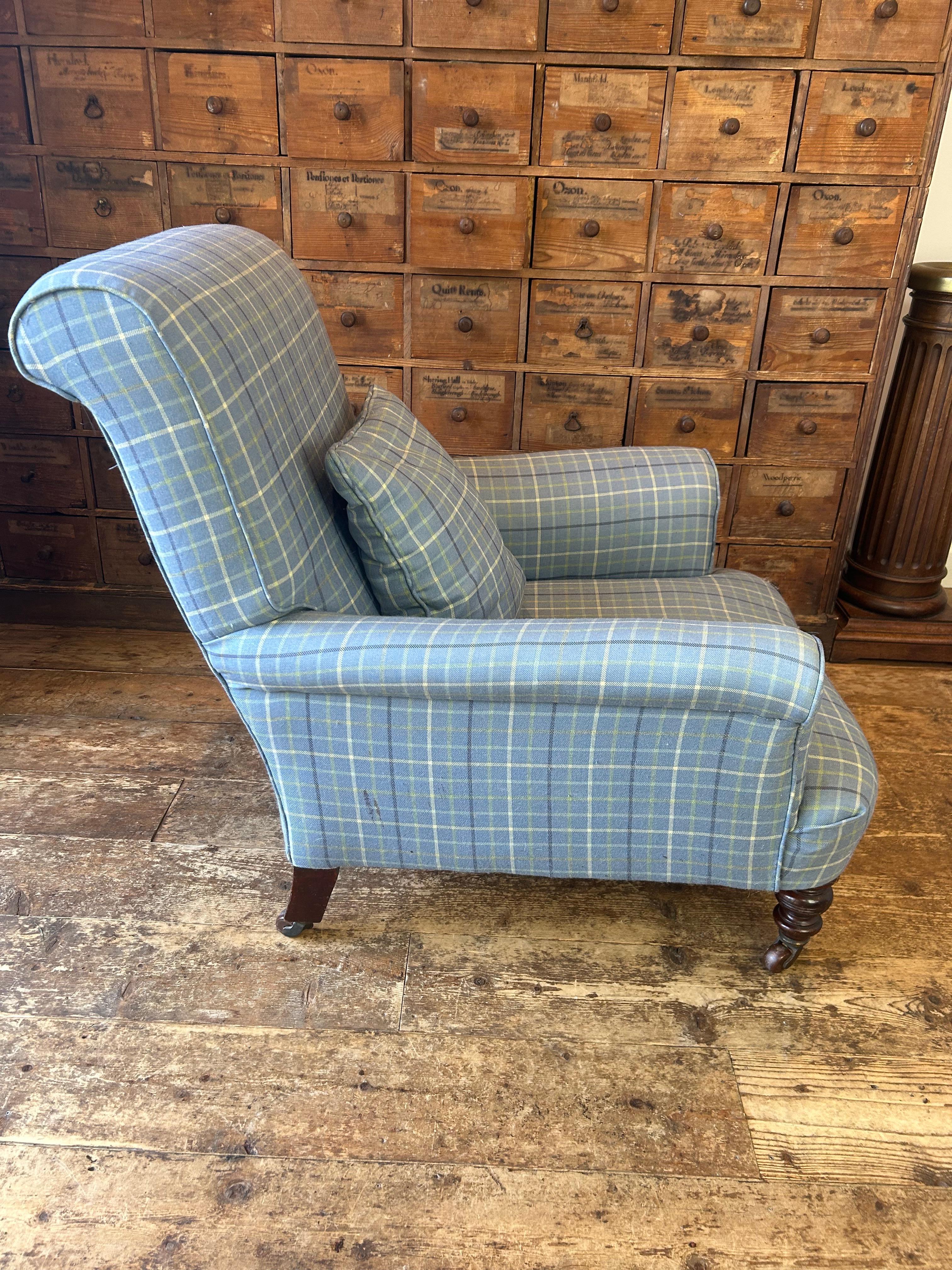 19. Jahrhundert Howard & Sons Style Upholstering Arm Chair (Spätviktorianisch) im Angebot