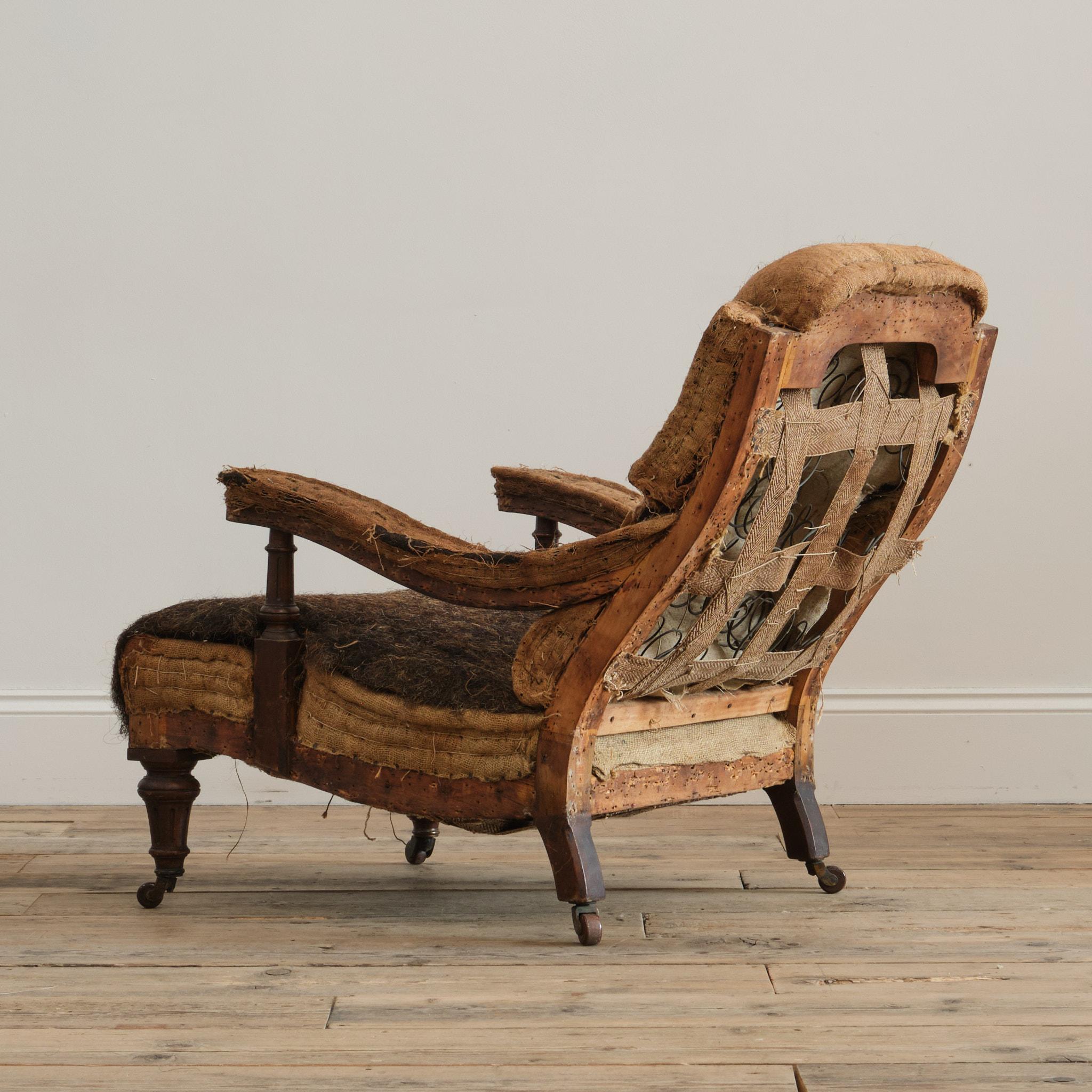 19th Century Howard Style Open Armchair (19. Jahrhundert) im Angebot