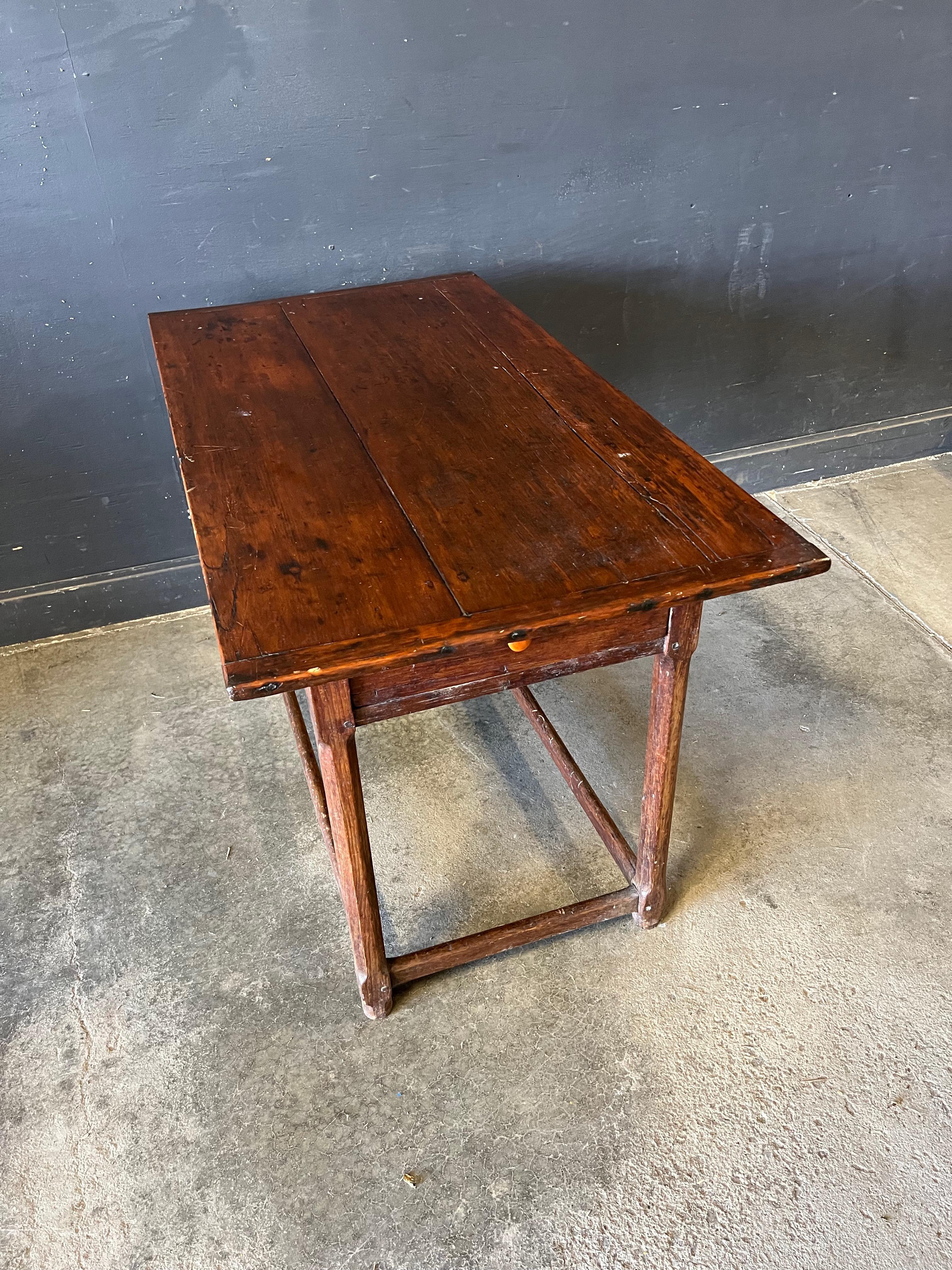 North American 19th Century Hudson Vally Country Table or Desk with Drawers and Stretchers For Sale