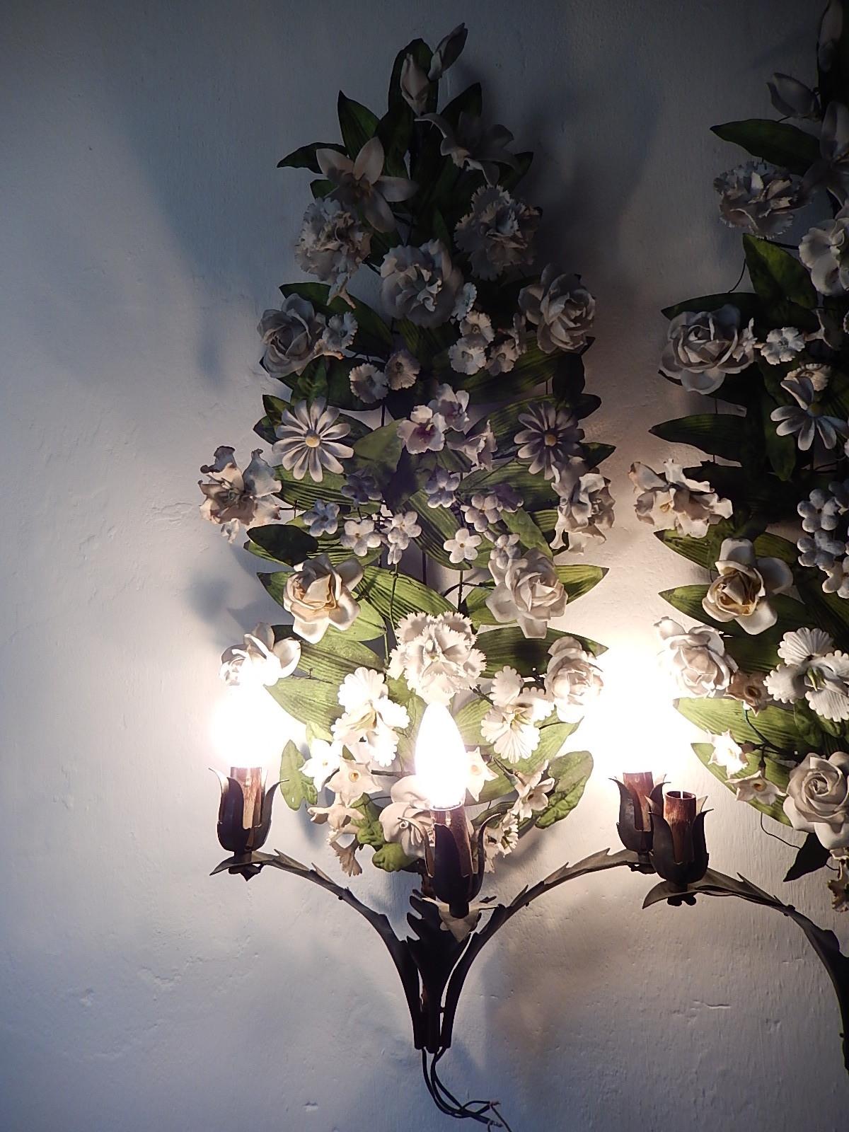 19th Century Huge Italian Tole and Bisque Porcelain Flowers Sconces In Good Condition In Modena (MO), Modena (Mo)