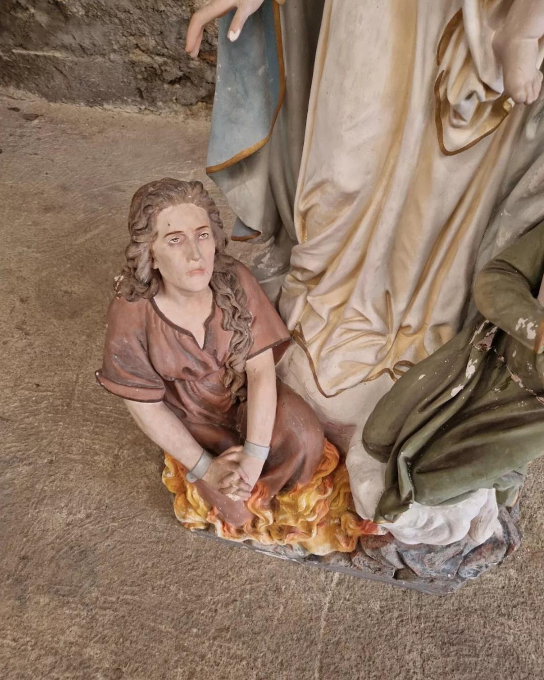 Neoclassico Statua religiosa del XIX secolo della Madonna del Purgatorio in vendita