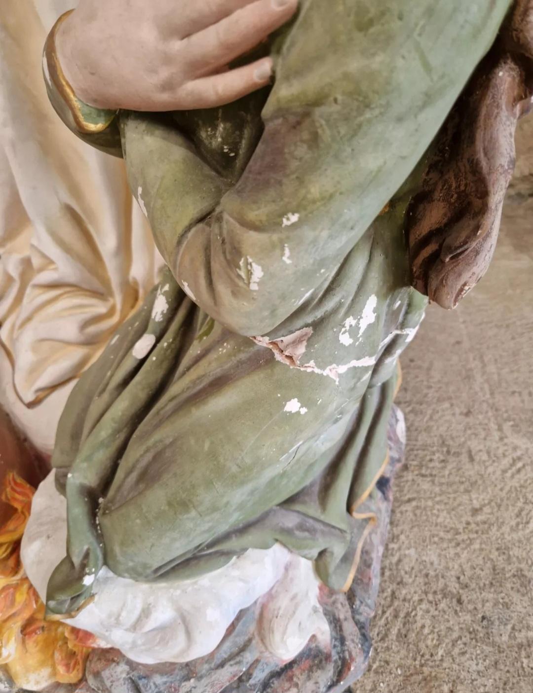 Intagliato a mano Statua religiosa del XIX secolo della Madonna del Purgatorio in vendita