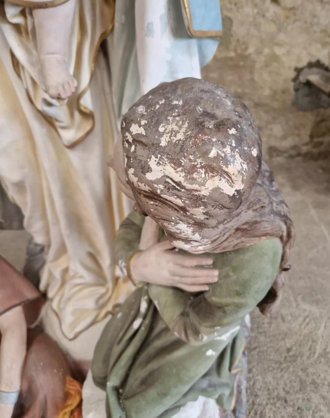 Fibra naturale Statua religiosa del XIX secolo della Madonna del Purgatorio in vendita