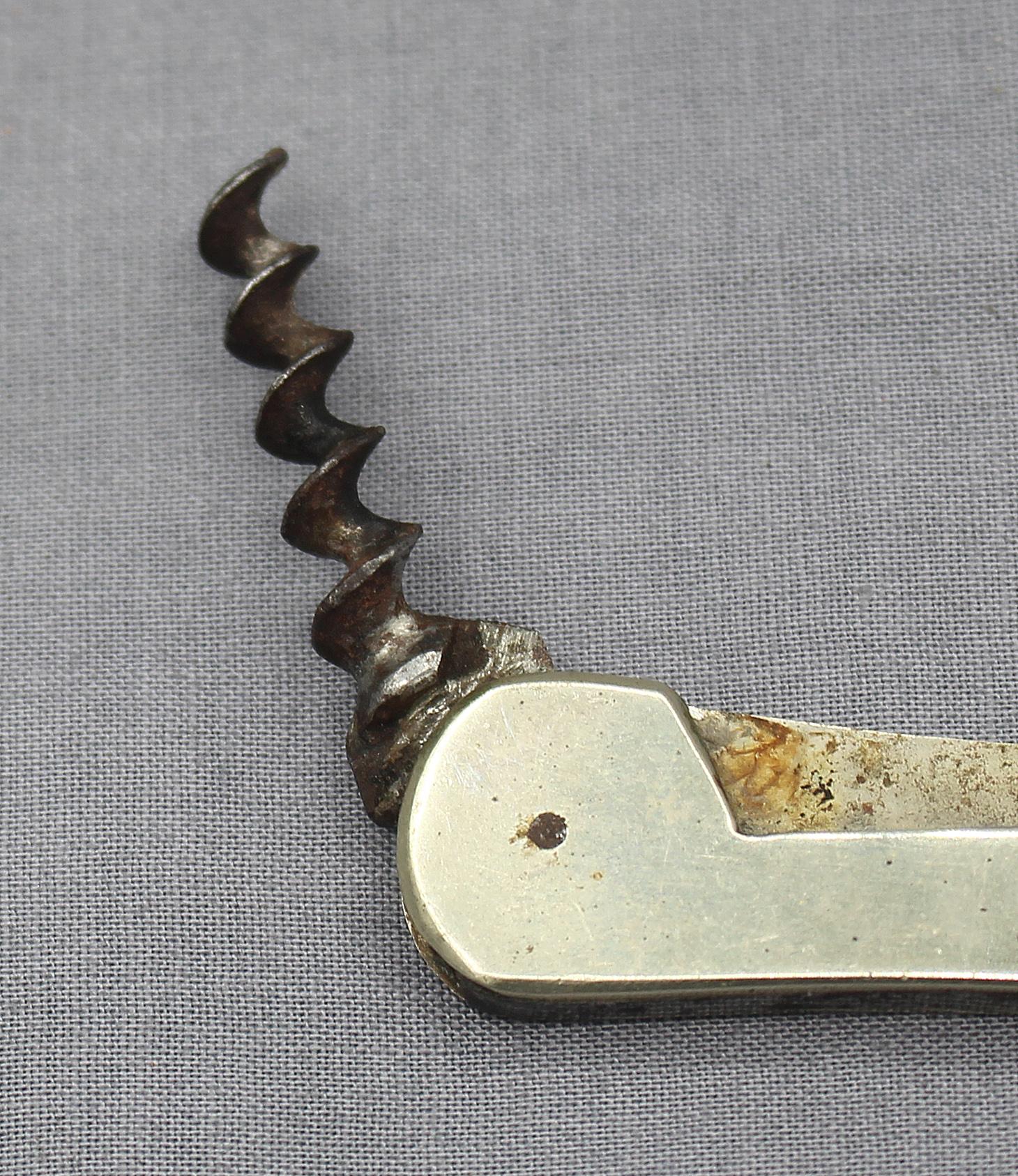 Tenedor plegable de viaje y sacacorchos de cazador o soldado del siglo XIX en Bueno estado para la venta en Chapel Hill, NC