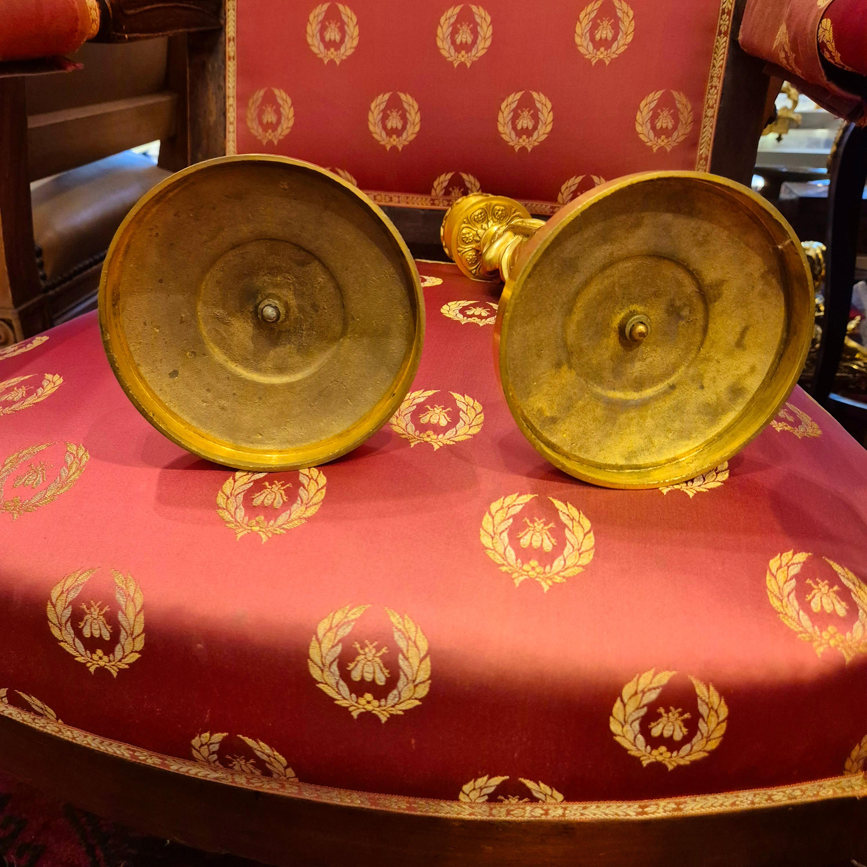 Pareja de candeleros Retour d'Egypte de bronce dorado, época Imperio, S. XIX en venta 3