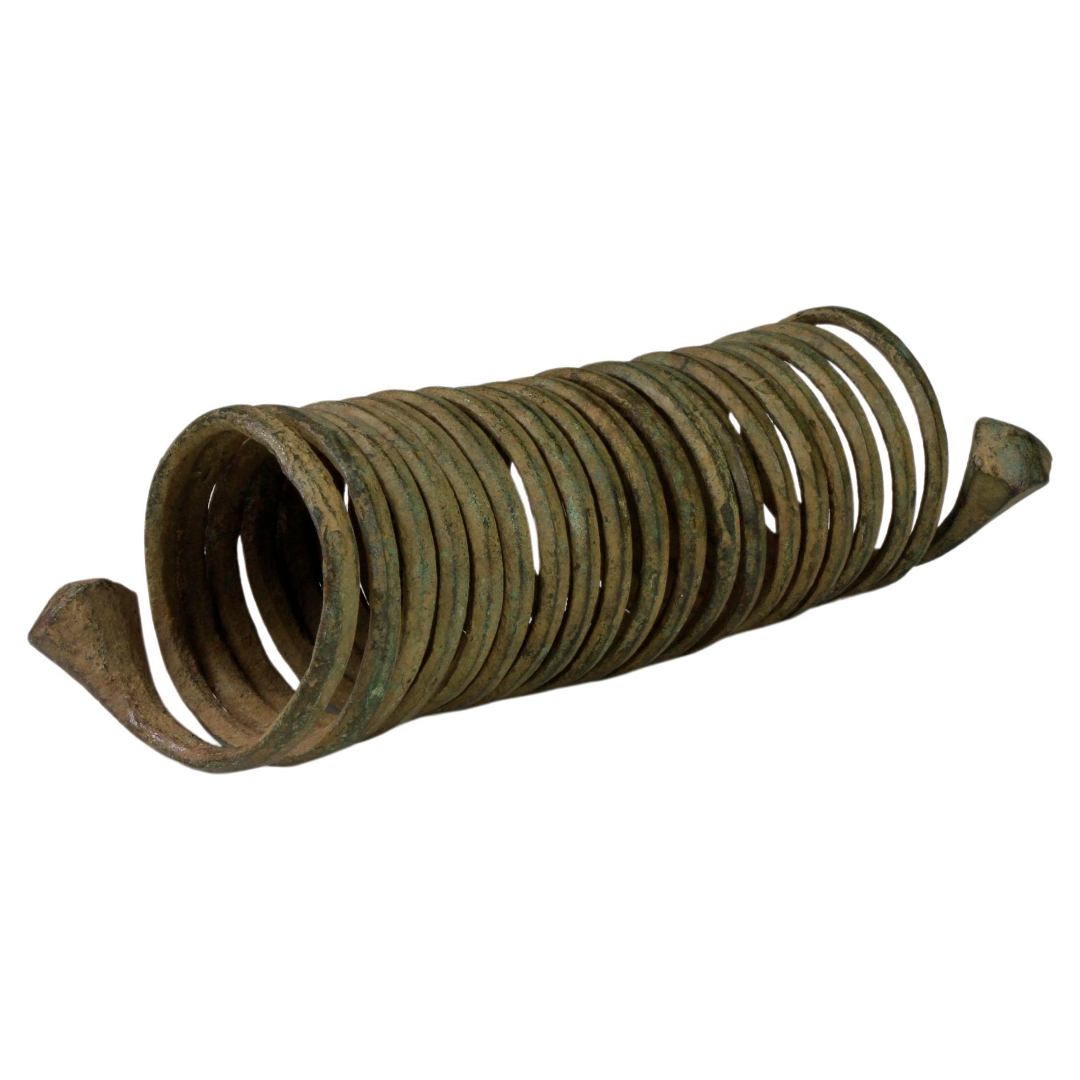 Adorno de brazo/moneda de aleación de cobre en espiral igbo del siglo XIX, Nigeria
