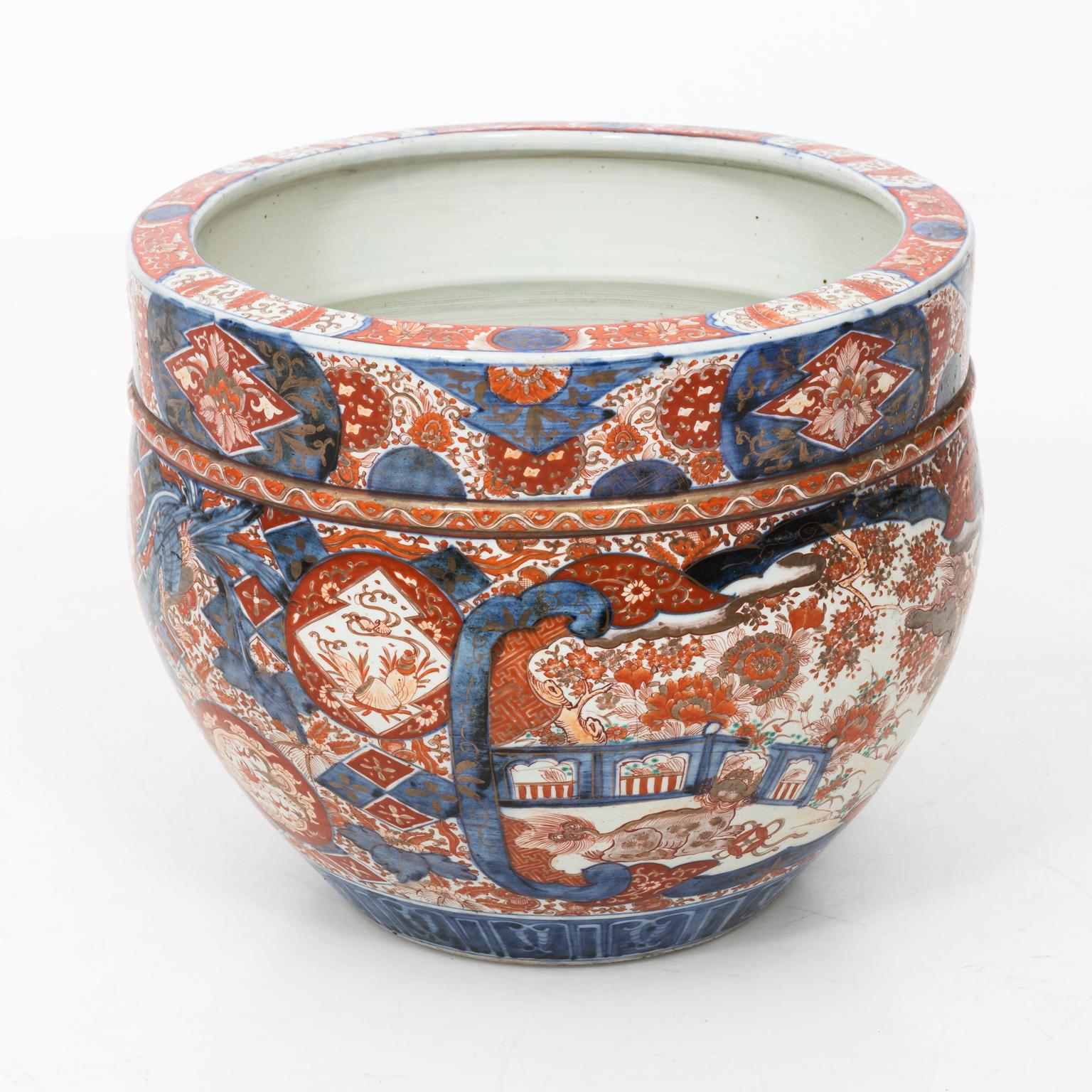 Chinoiserie 19th Century Imari Cache Pot