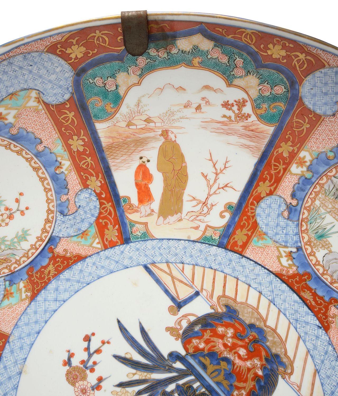 Imari-Plattenhalter aus dem 19. Jahrhundert, 61 cm (24